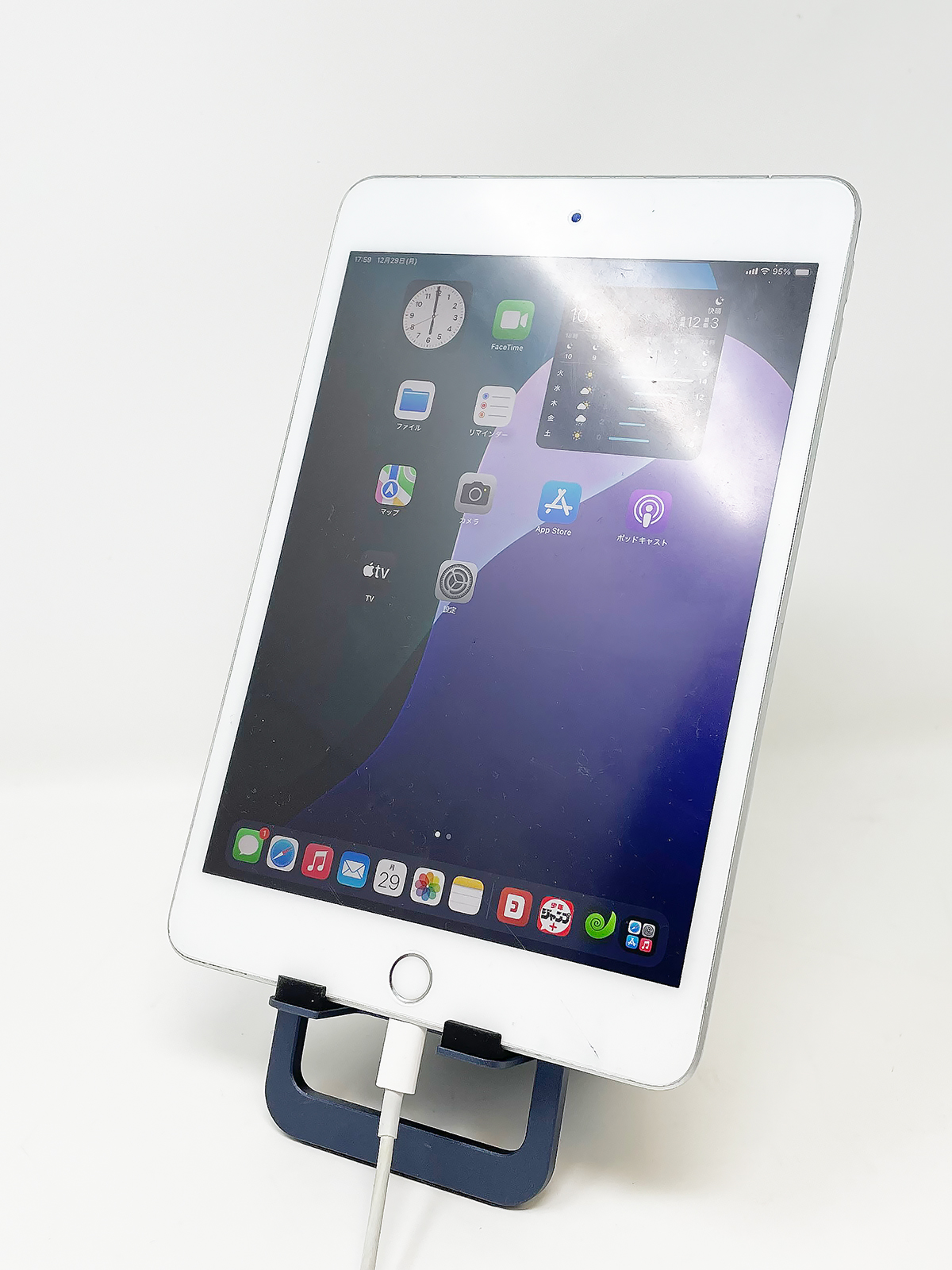 縦置きにした端末を充電しながら使えるのも嬉しいポイント。