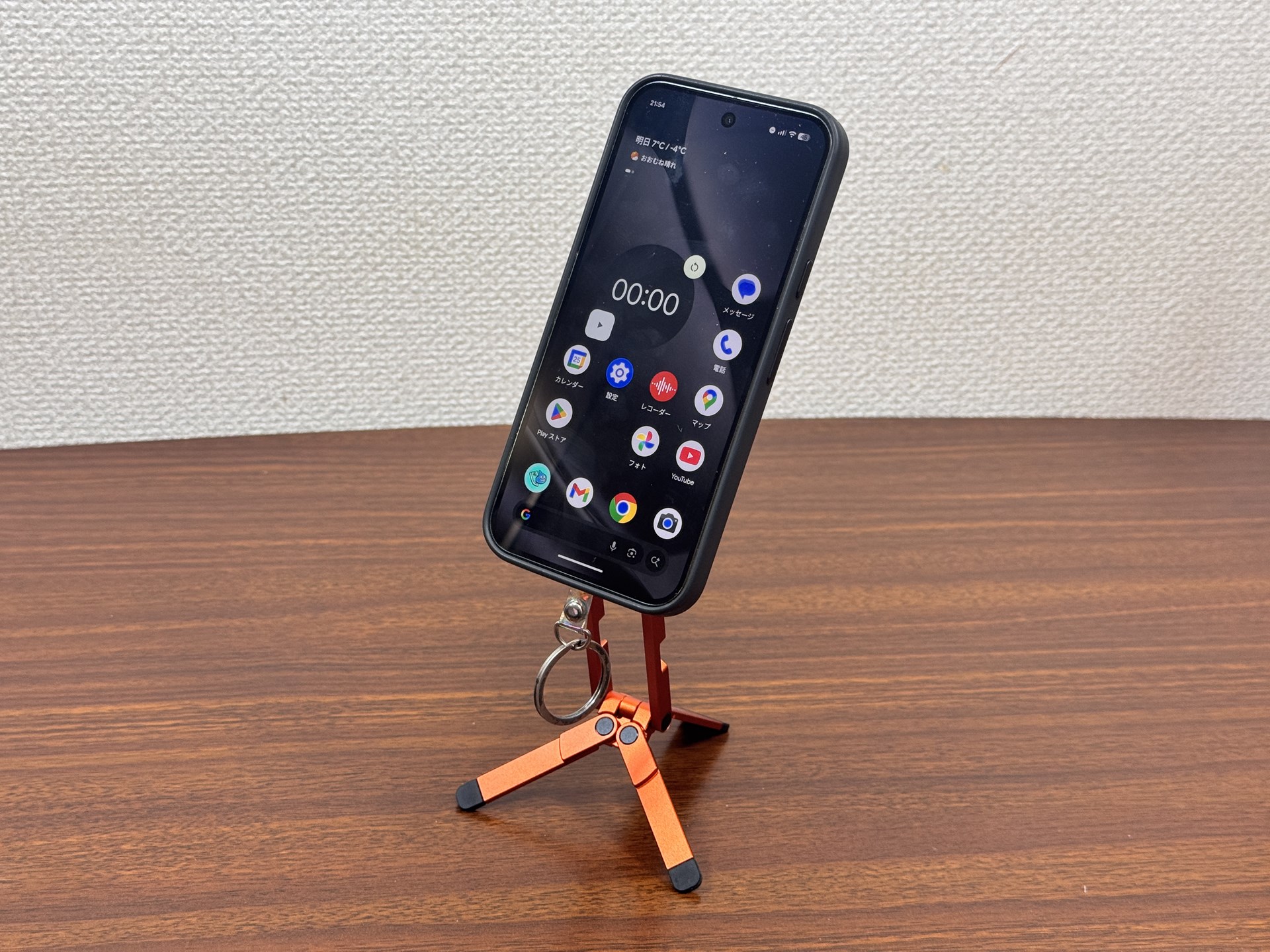 スマホを固定して立てかけた状態。高さがあるのがいい。