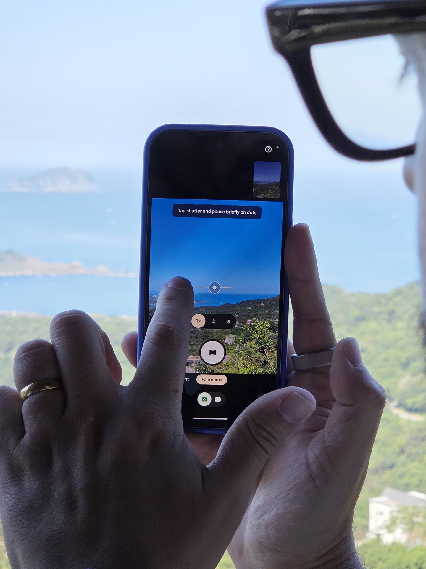 フィードバックがあり、撮りやすいパノラマ撮影。HDRにも対応する