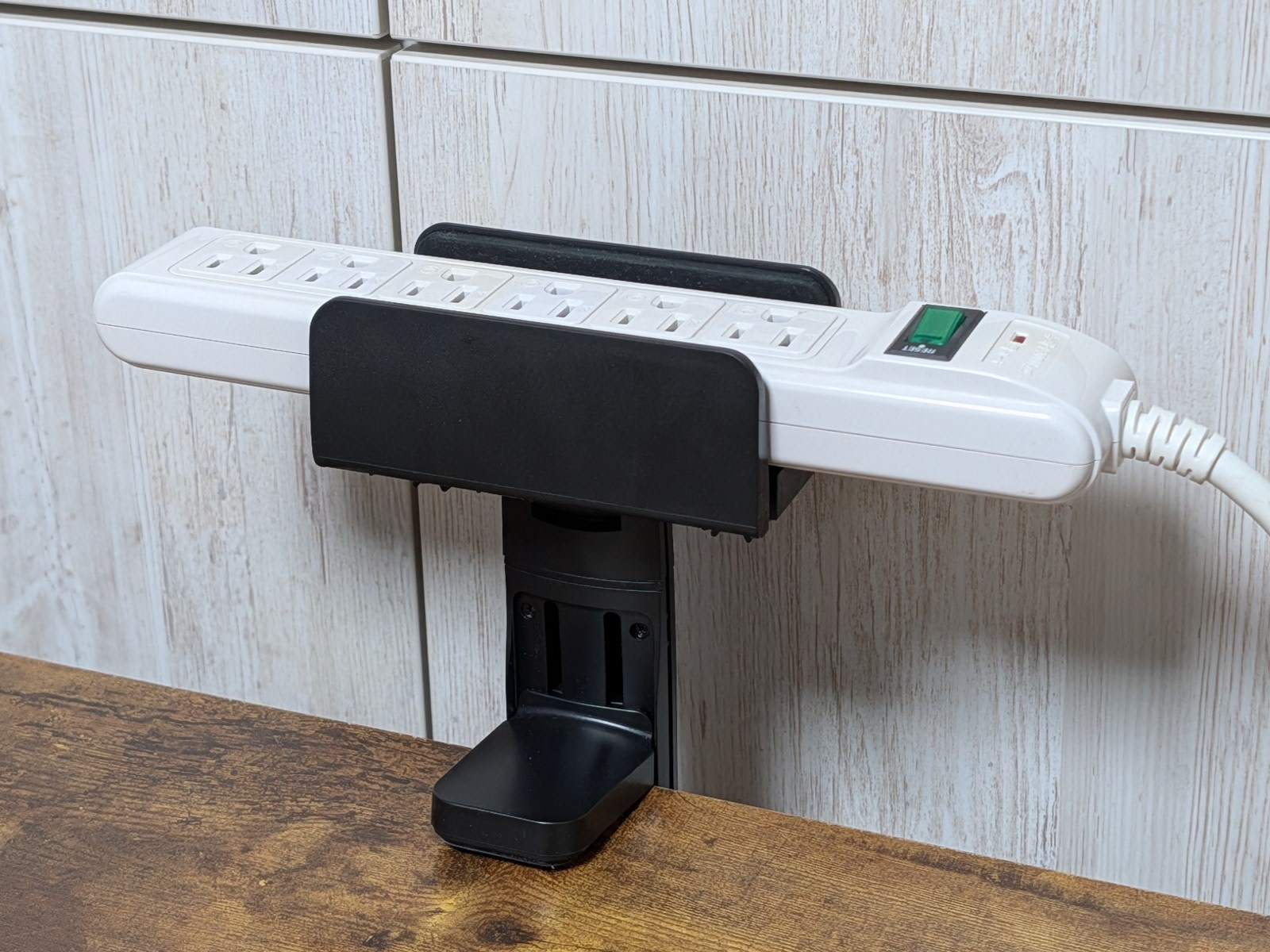 上を向けたところ。完全に固定されるわけではなく自在に可動する仕組み