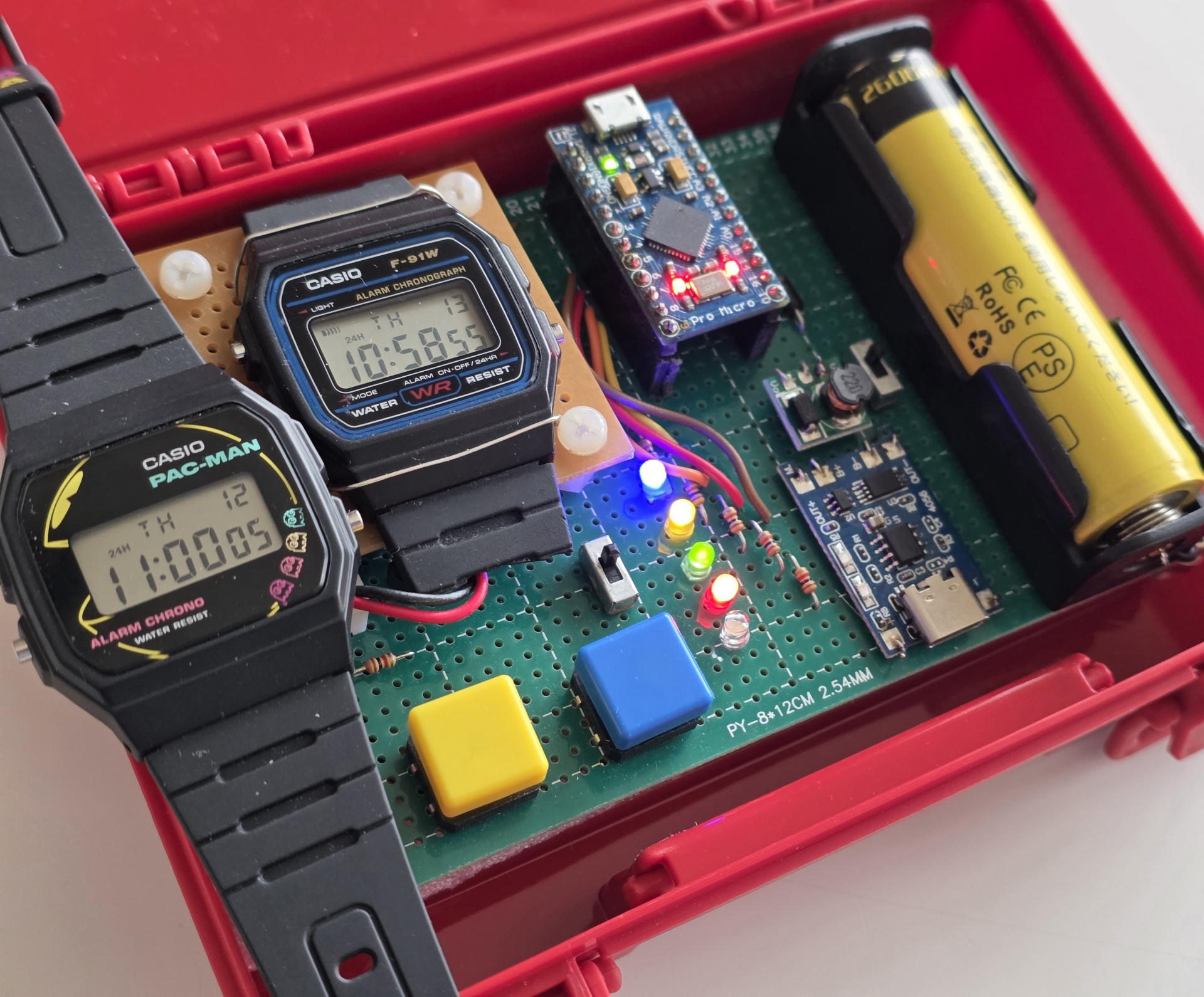 ベルトの切れたF-91Wを再利用した、自作の「ポモドーロタイマー」。異様な雰囲気が執筆を加速させる