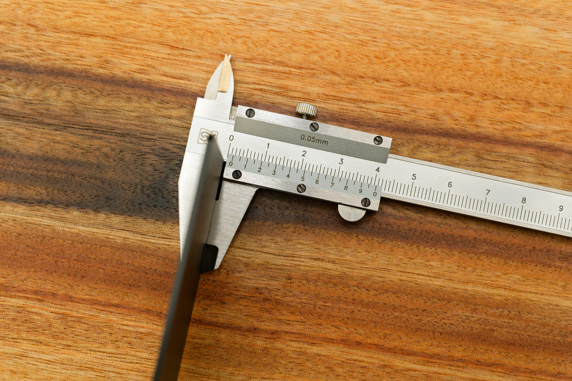 ノギスで測ると1.5mmだった