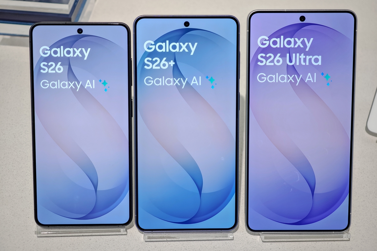 右が「Galaxy S26 Ultra」