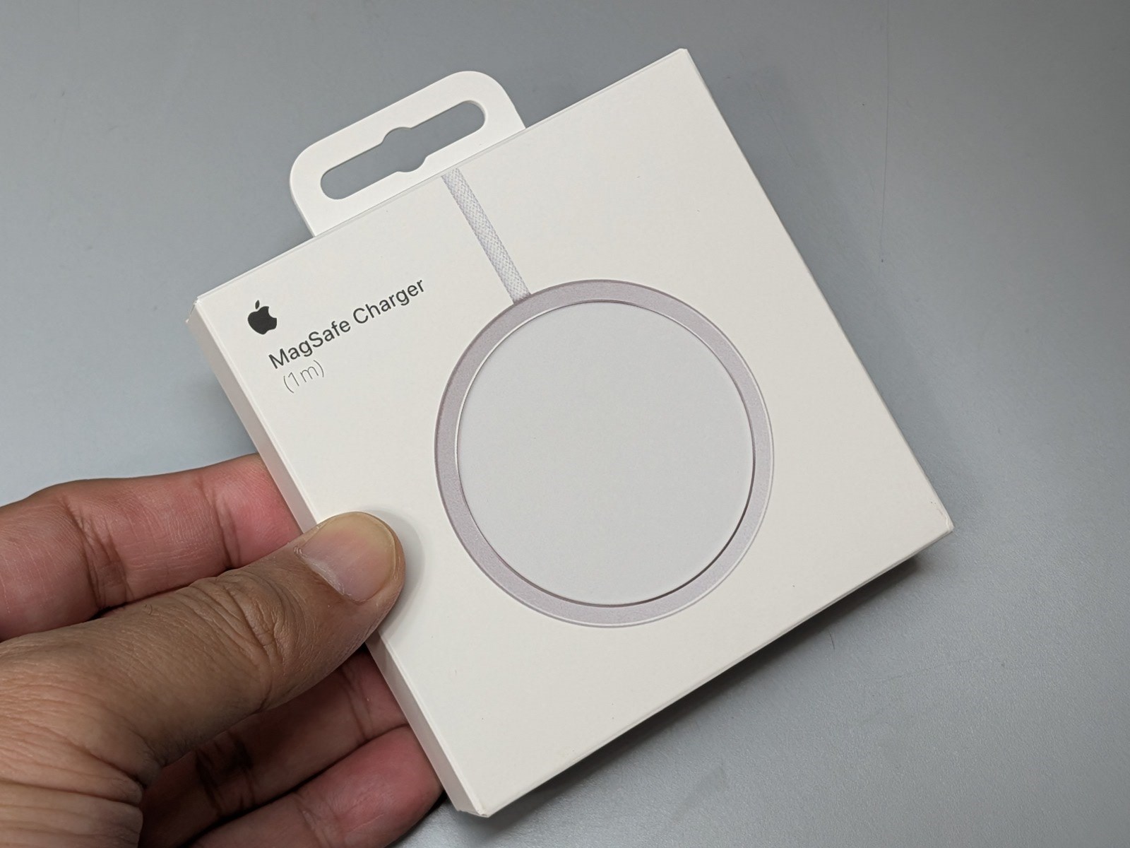 製品パッケージ。「MagSafe Charger」という製品名は従来と同じ