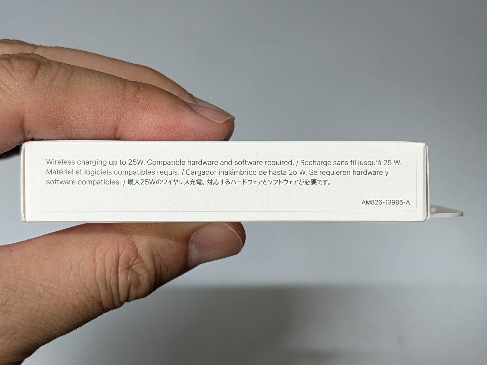 側面を見ると最大25Wまで対応することが書かれている。「Qi2」とは書かれていない