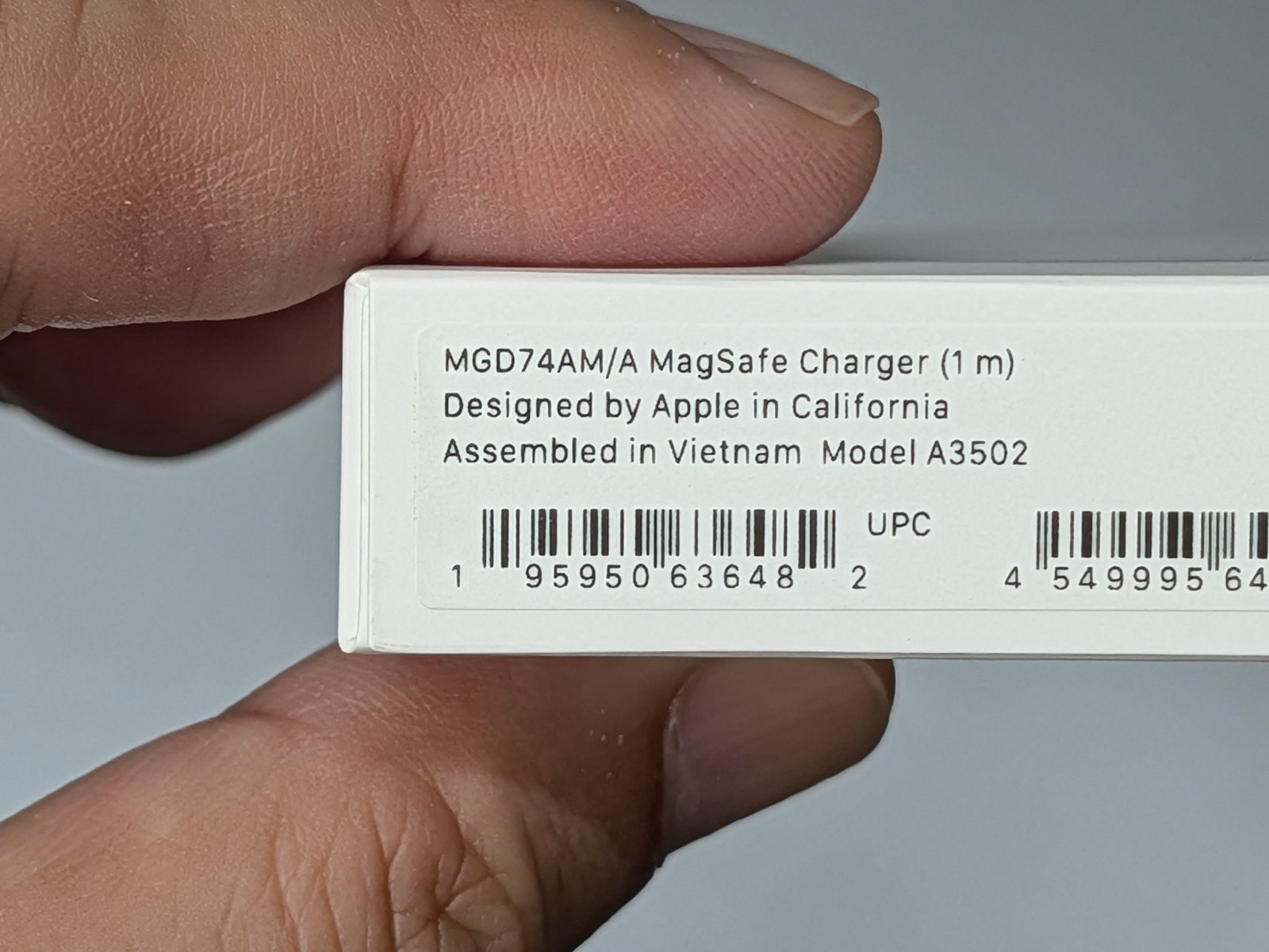 型番は「MGD74AM/A」で、モデル名は「A3502」とされている