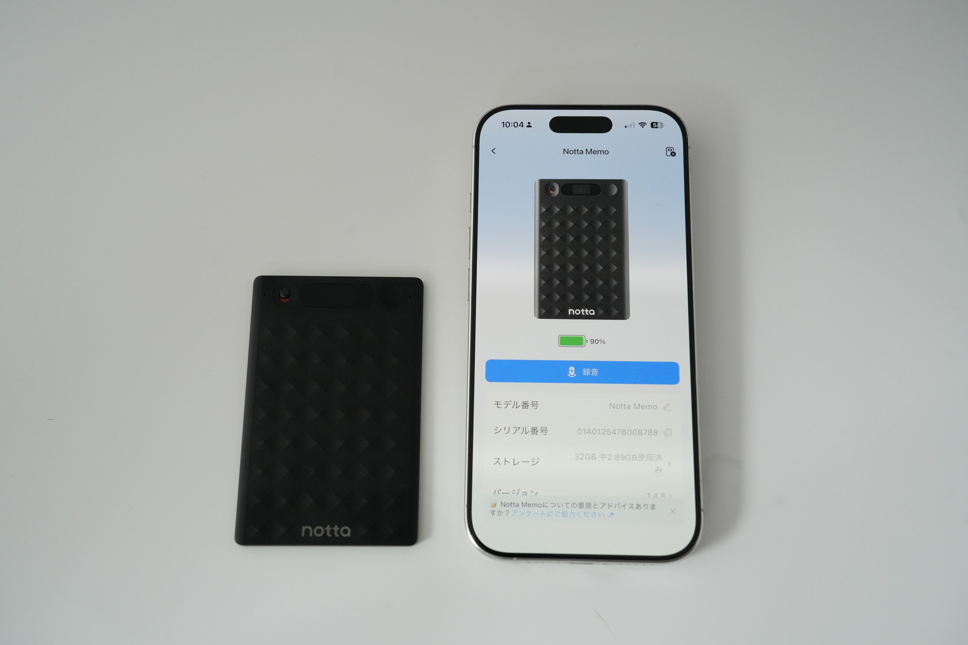 Notta Memoはスマホにインストールした「Notta」アプリと連携して使う。iPhone、Androidどちらにも対応。録音はオフラインでもできるが、スマホへのデータ転送には、BluetoothまたはWi-Fiでの接続が必要