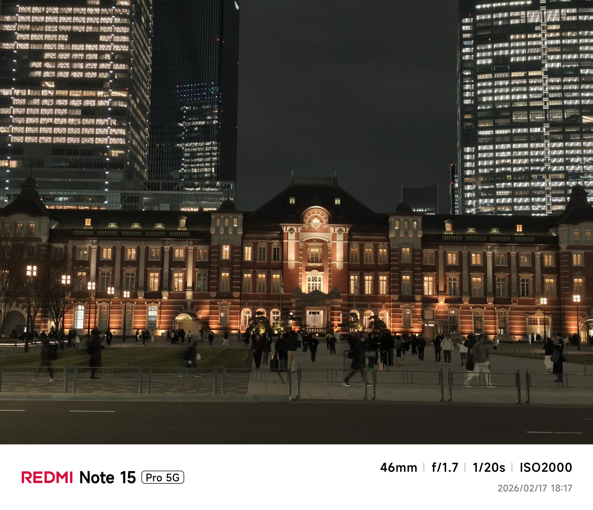 メインカメラの［写真］モードの［2x］で撮影。［1x］での撮影に比べると、建物がやや暗くなっているが、それでも十分に明るく撮影できている