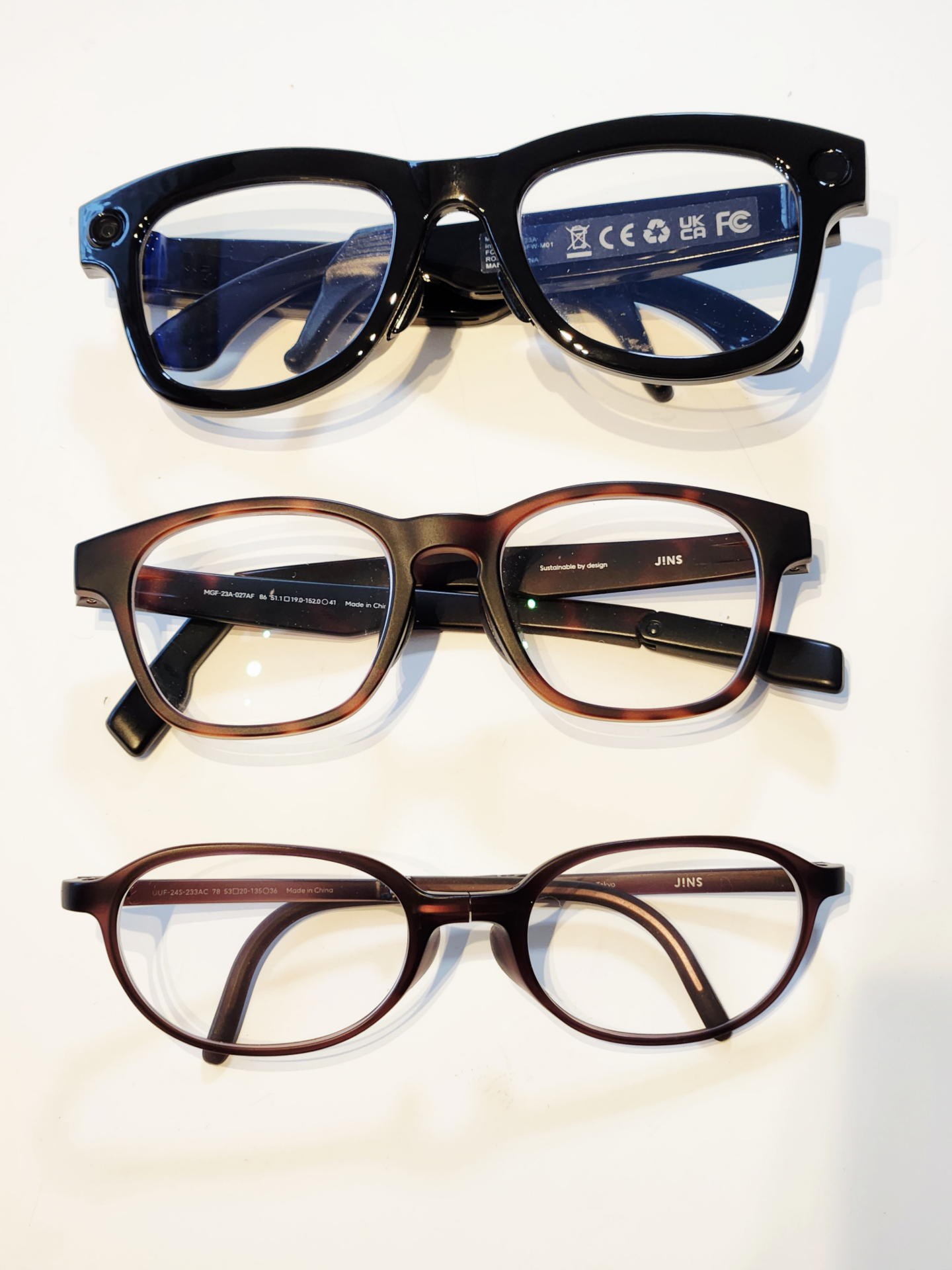 他の眼鏡と並べたサイズ感比較