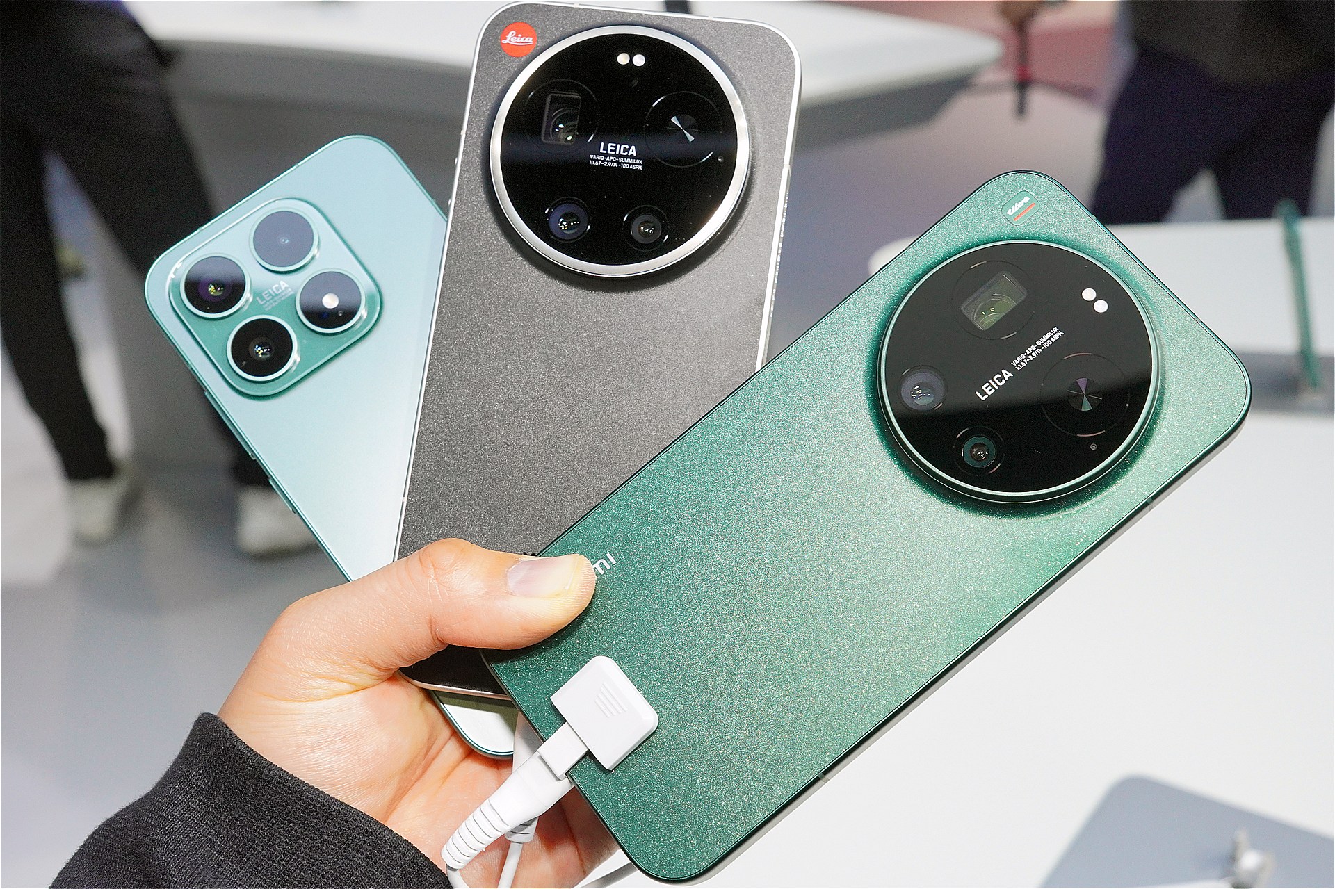 Xiaomiが発表した3機種。左からXiaomi 17、Leica Leitzphone powered by Xiaomi、Xiaomi 17 Ultra