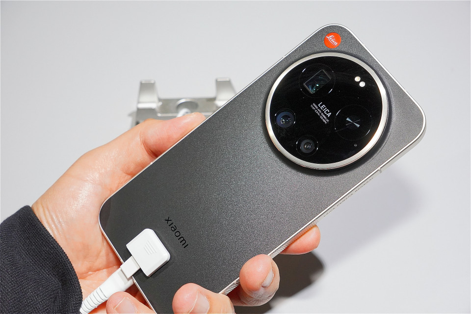 1インチカメラに望遠撮影「Xiaomi 17 Ultra」とリングを回してズーム