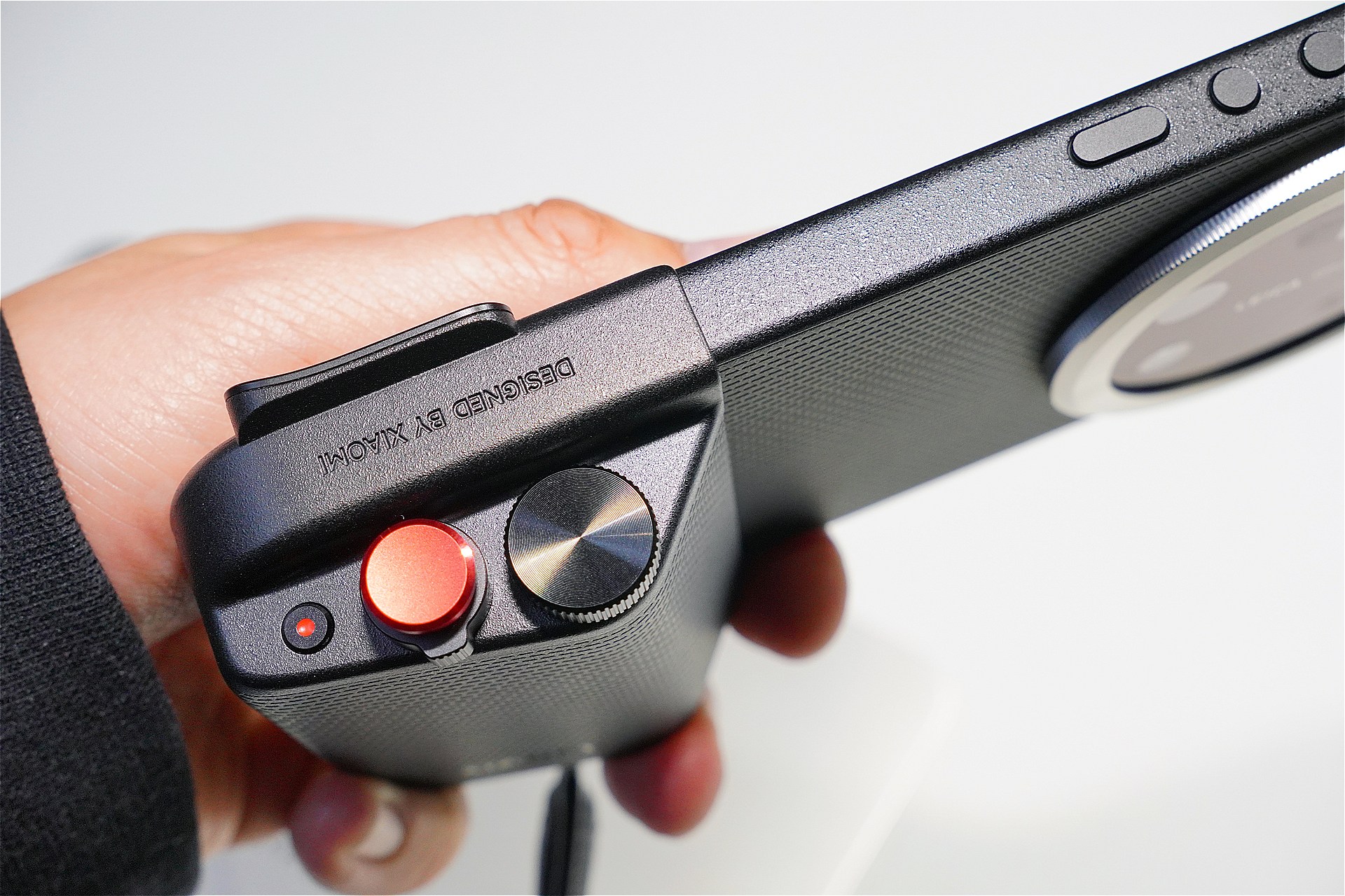 こちらはPhotography Kit Pro。ケースとグリップ部分が分かれており、USB接続でシャッターボタンを押した際のタイムラグも少ない