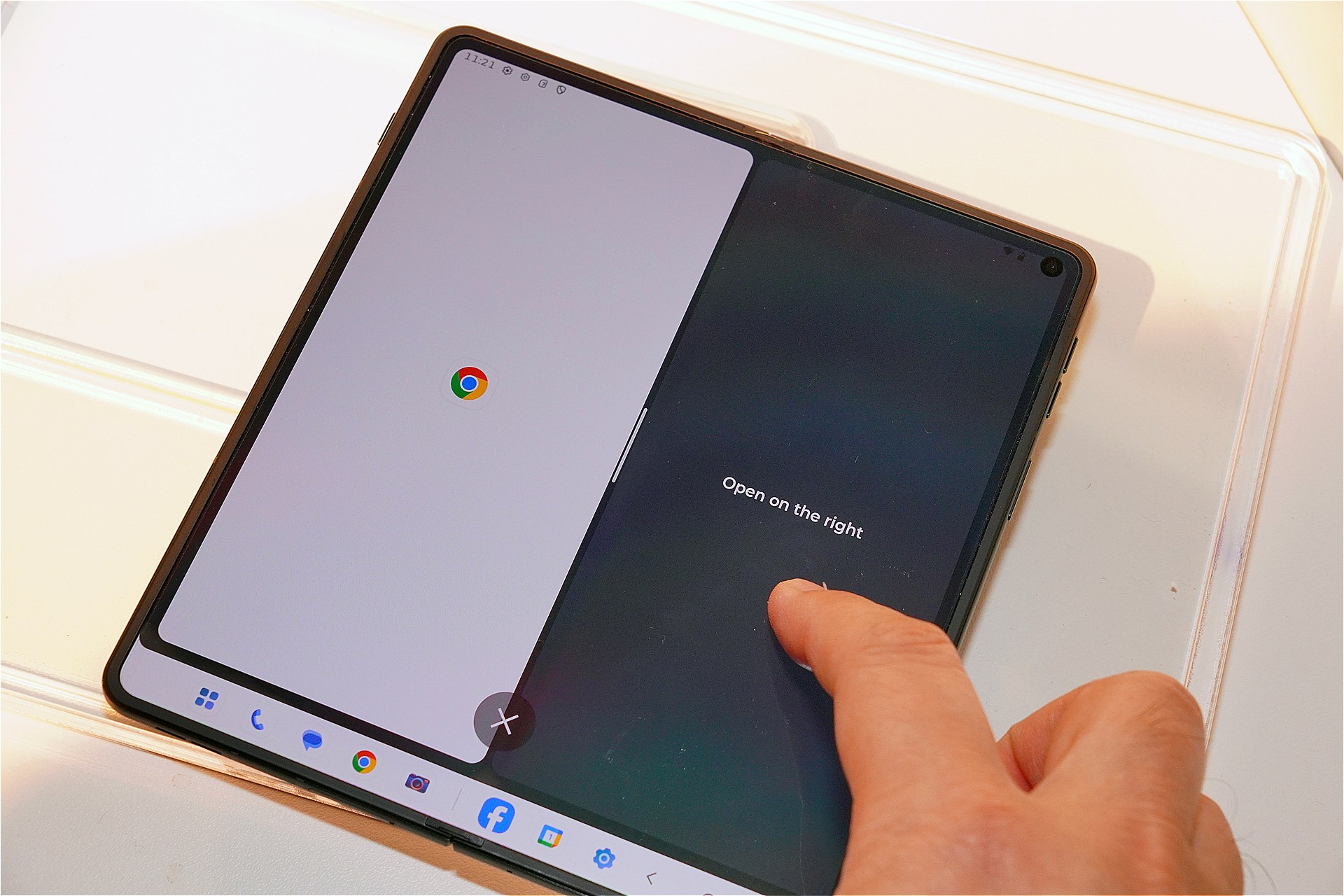 ドラッグ&ドロップでアプリを分割表示に