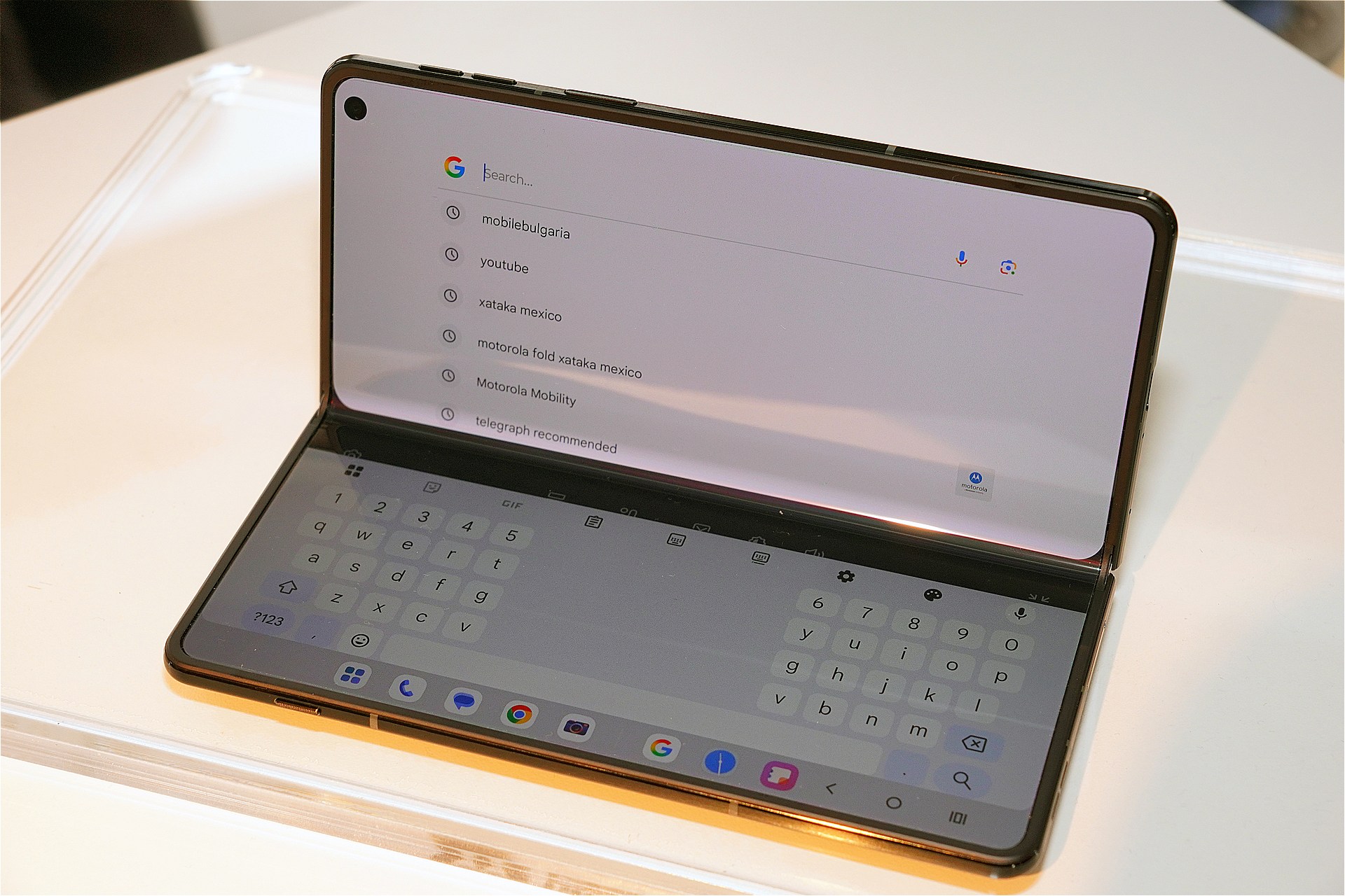 画面下半分がキーボードになる