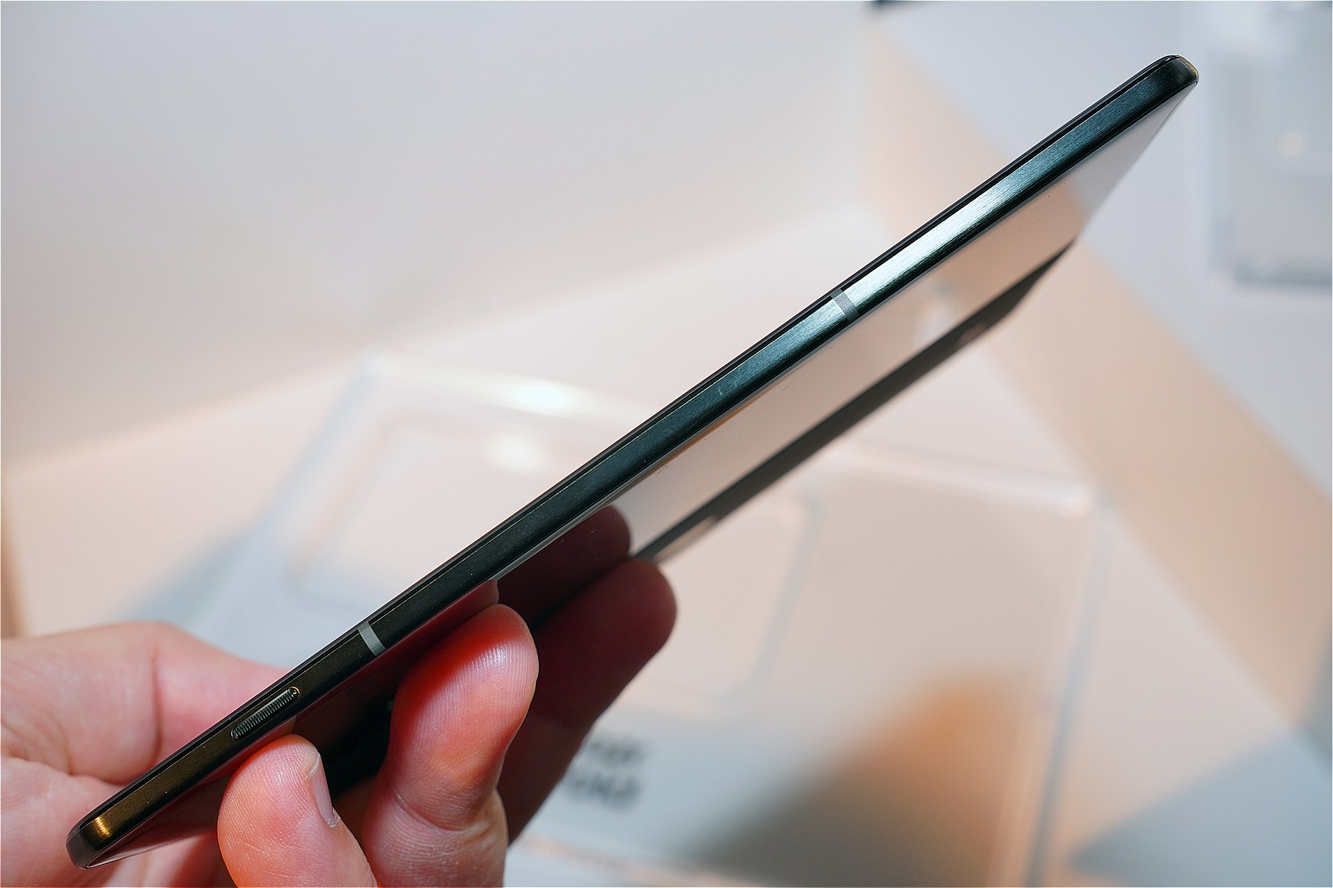 開いときの厚みは4.7mm