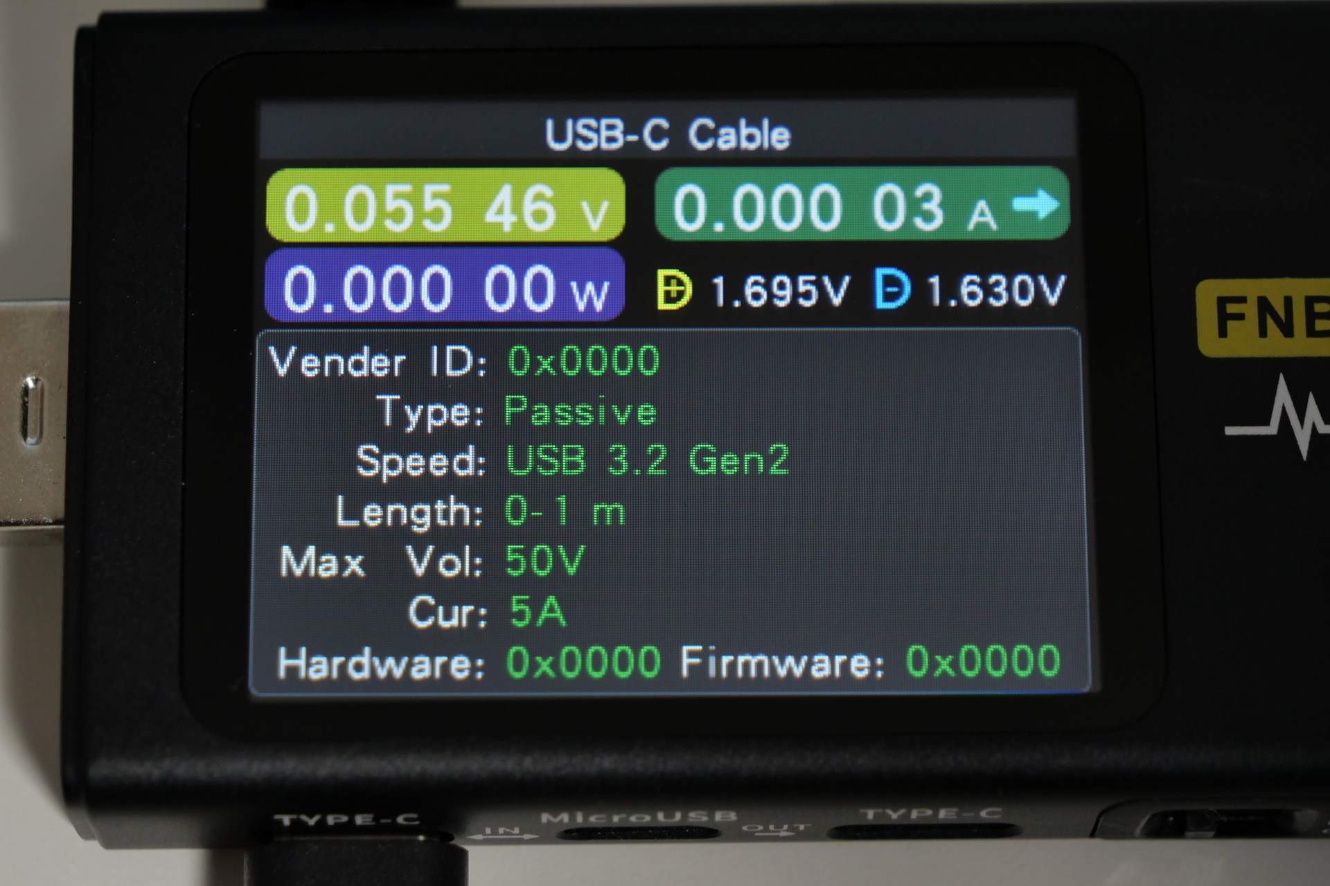 eMarkerの情報は、データ通信がUSB 3.2 Gen2対応、ケーブル長は0～1m、最大電圧50V、最大電流5Aであることが確認でき、パッケージ表記に齟齬がないとわかった