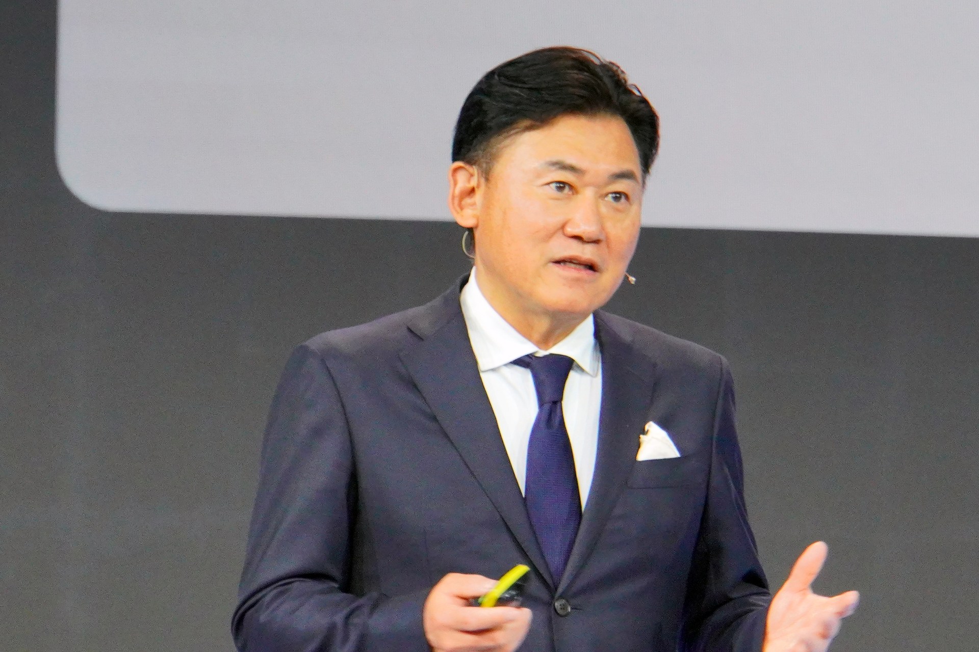 MWC26の基調講演に登壇した三木谷氏