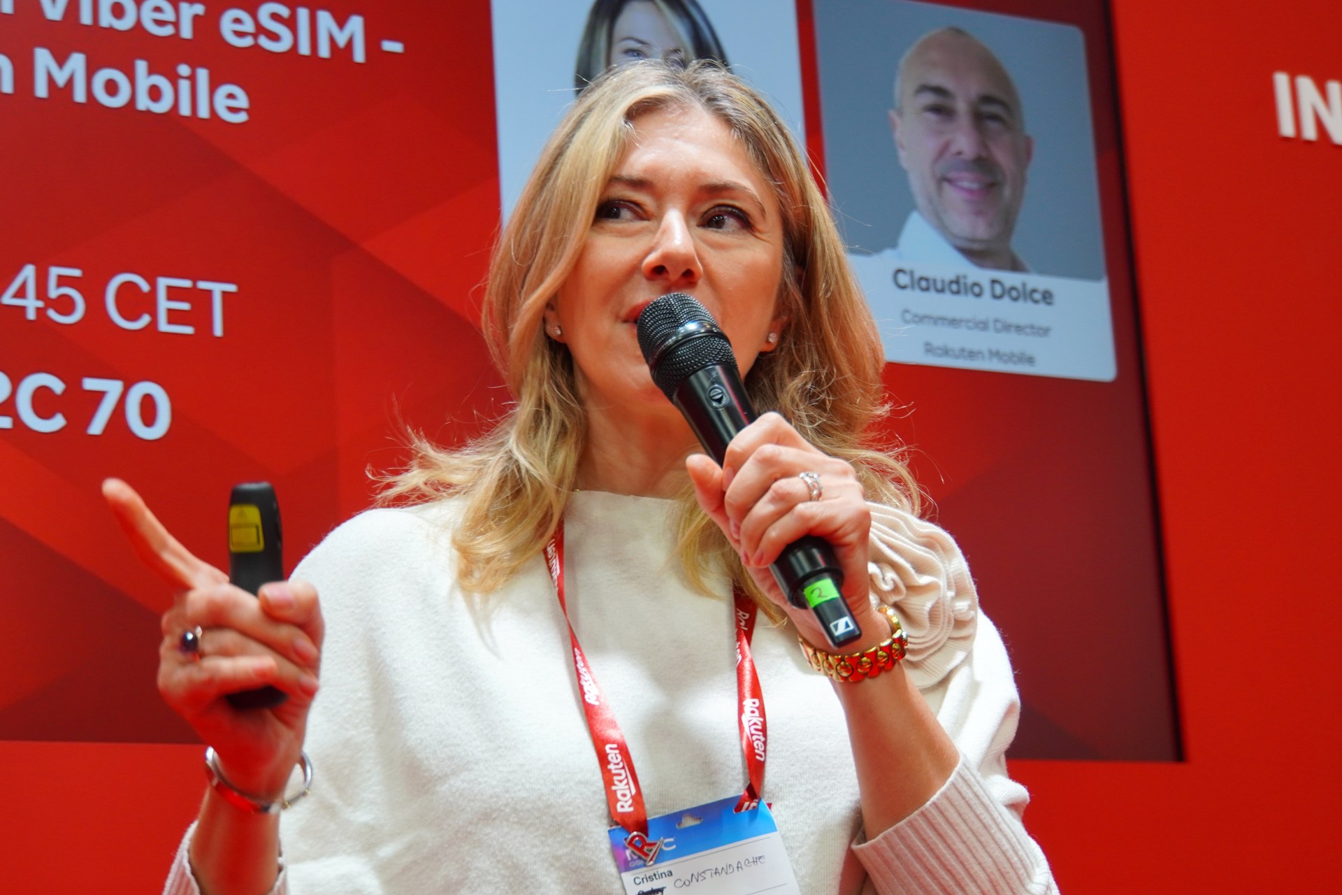 MWC Barcelona 2026の楽天ブース内で狙いを語ったRakuten Viberのコンスタンダケ氏