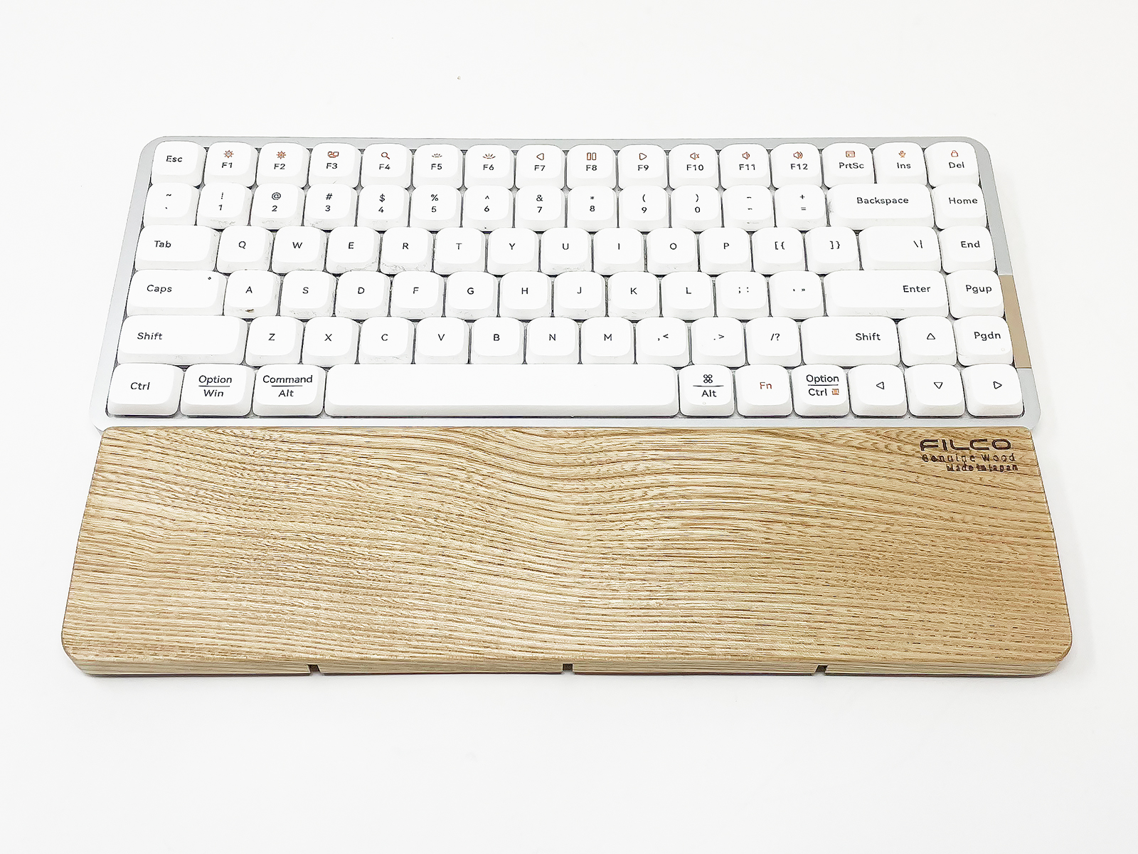 筆者が使用しているキーボード「Lofree FLOW 84」にジャストフィット。