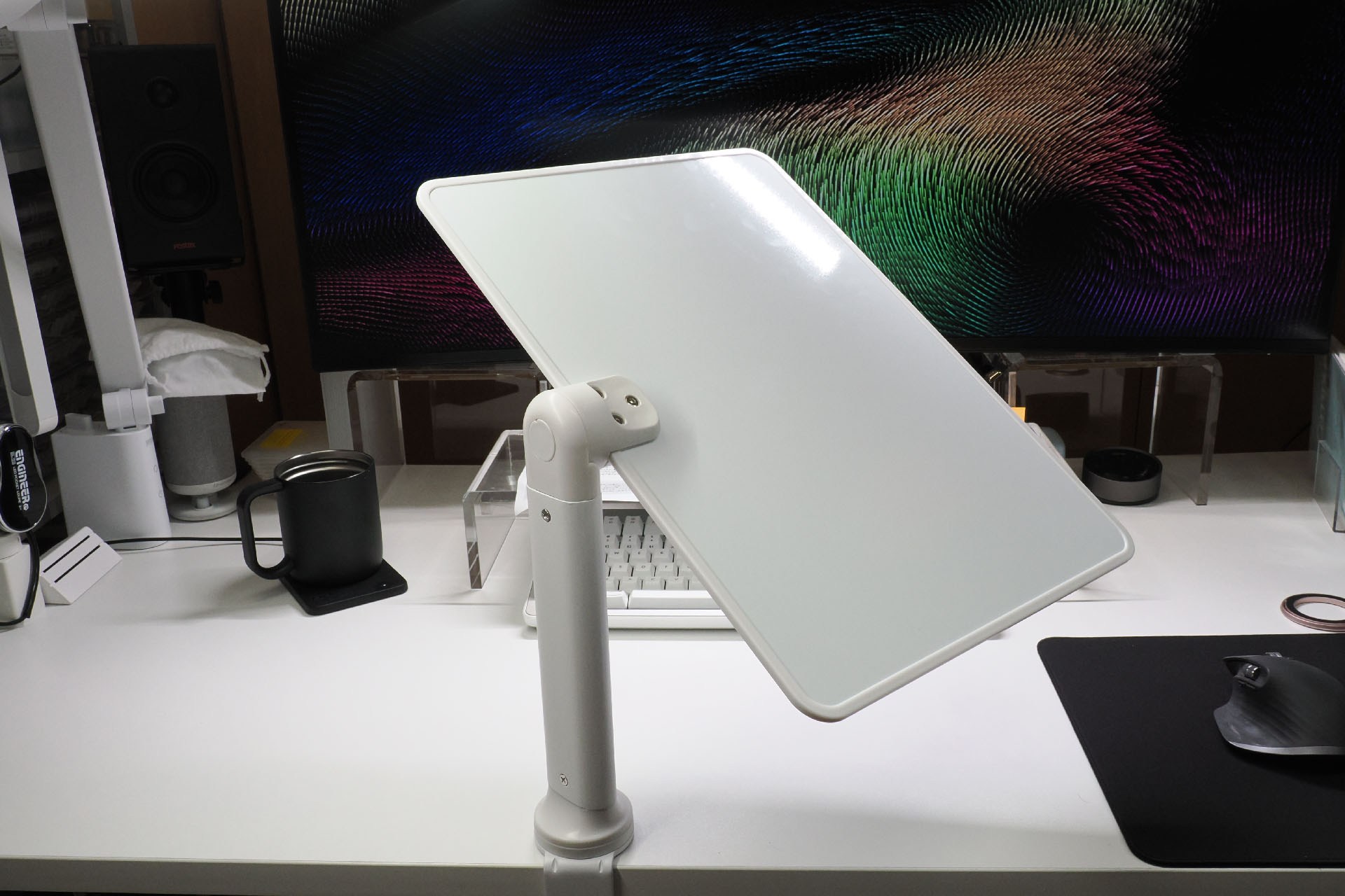 自由な角度に傾けられる（360度）。