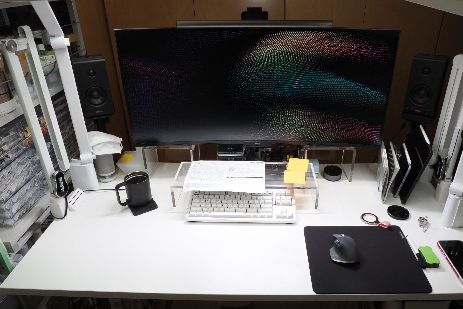 仕事用のデスク周辺全景。