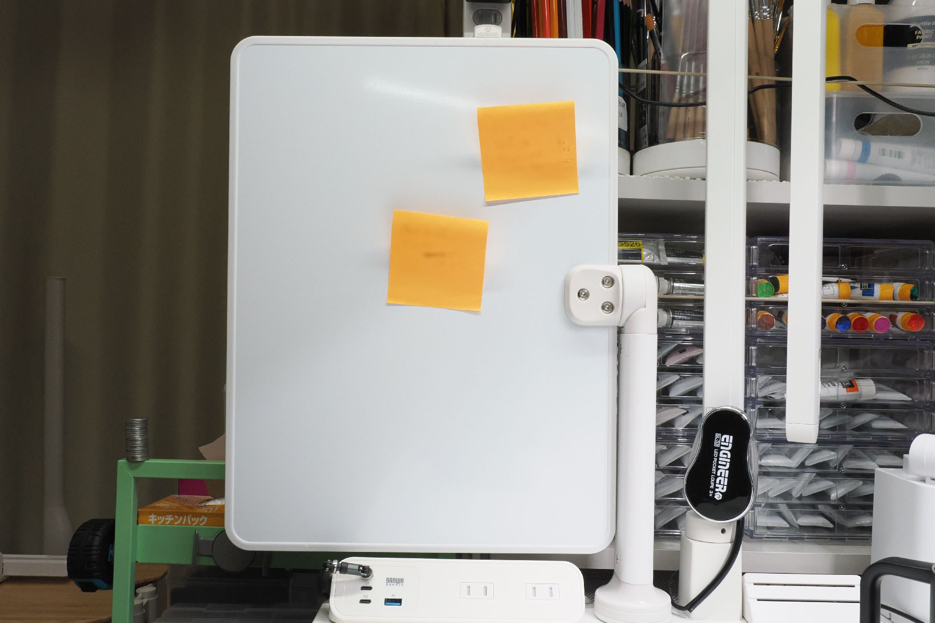 付箋をぺたり。ちなみに専用マーカーで書き込むホワイトボードとしては使っていない。