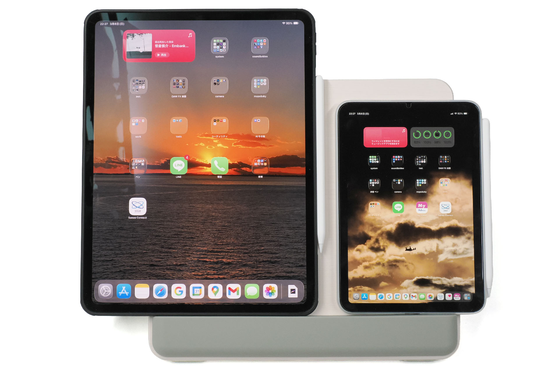 13インチiPad ProとiPad miniを同時に縦置きに……できないこともない。わりと安定している。