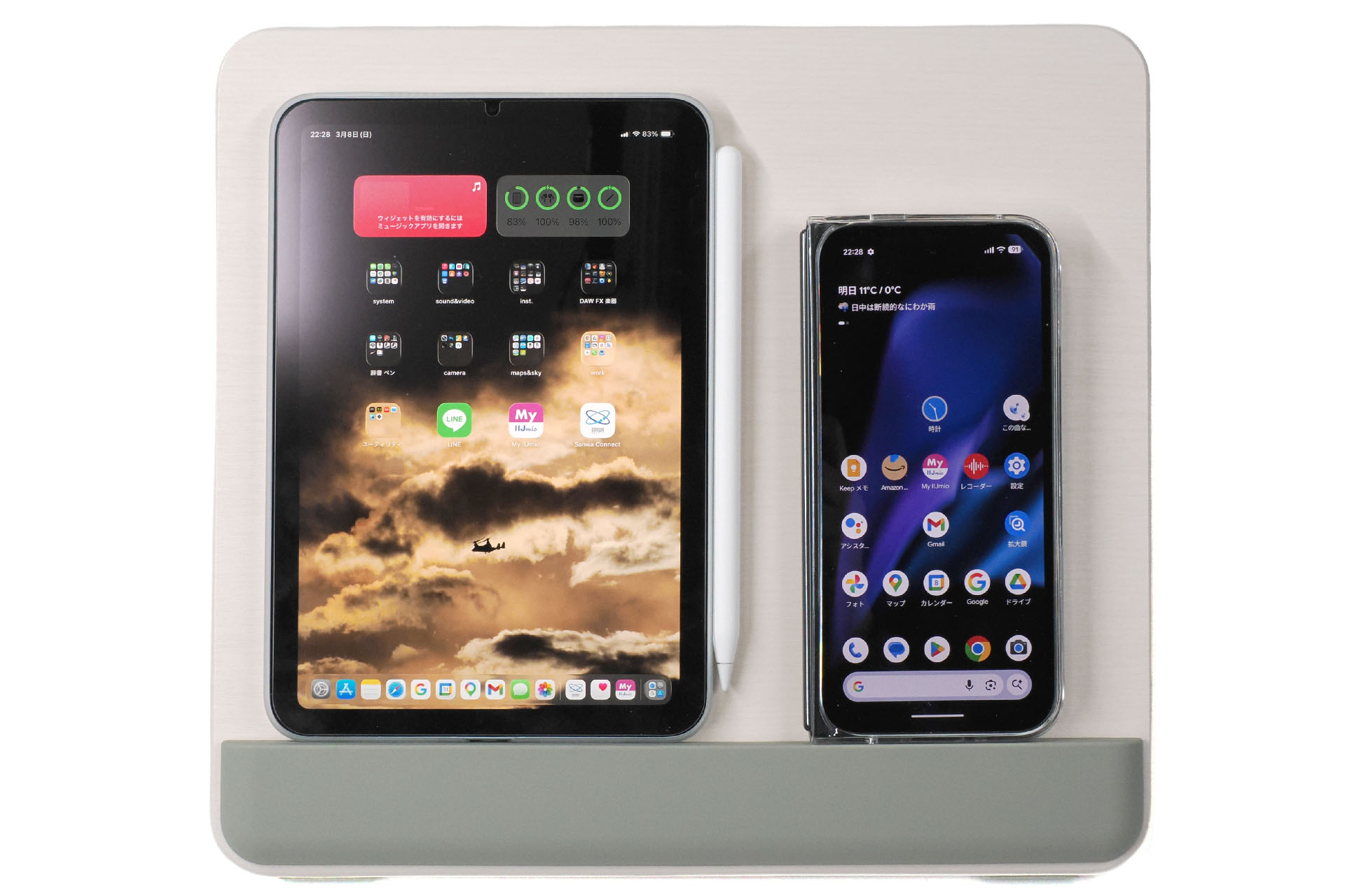 これはときどき行う。Android端末の設定方法をiPad miniで調べながら設定してく、というような使い方だ。Android端末片手にPCで設定方法を調べる、のでも現実的だが、画面が横並びで端末を持つ必要がないと効率よく設定を進められる気がしている。