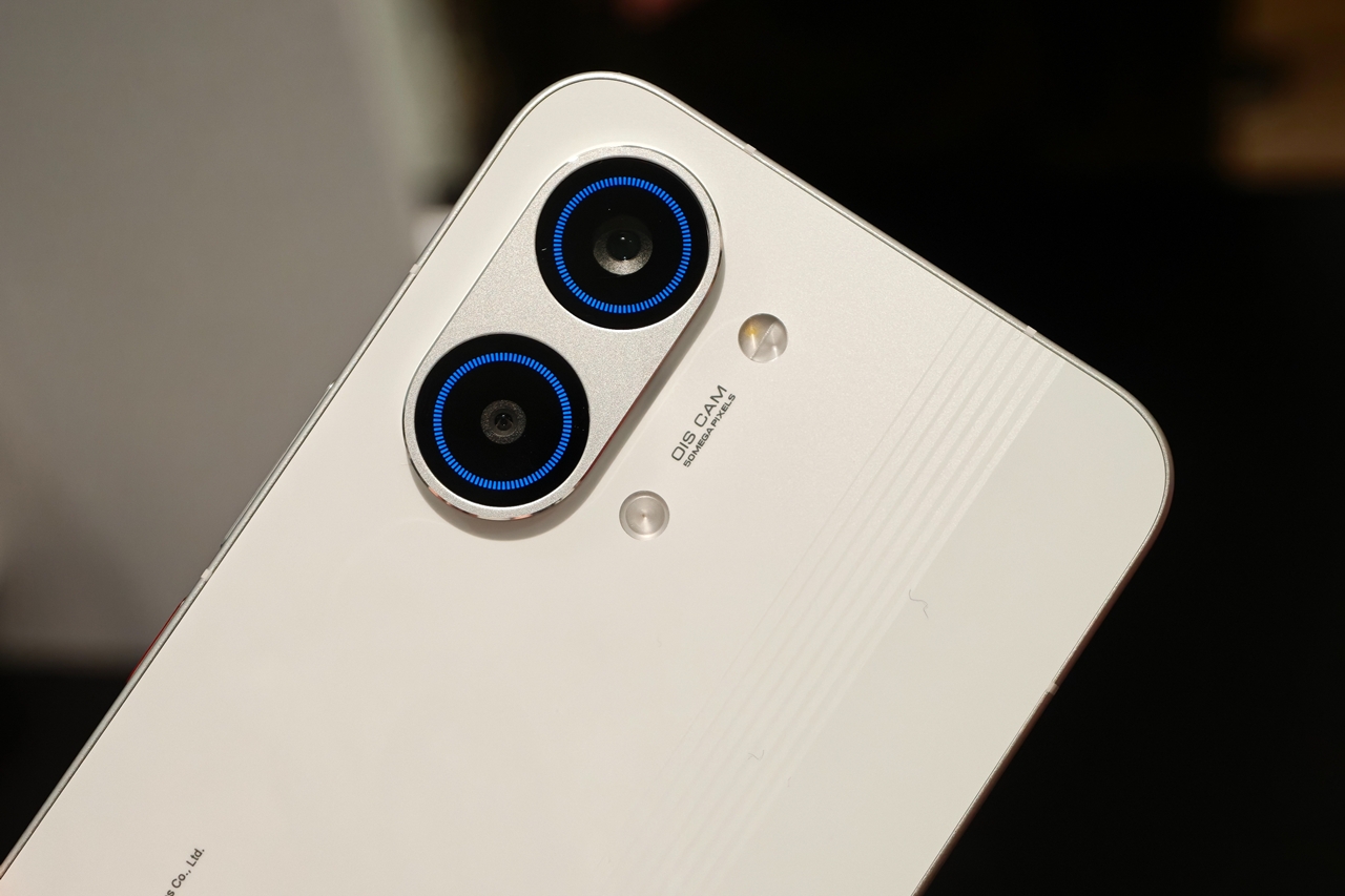 写真は「POCO X8 Pro Max」