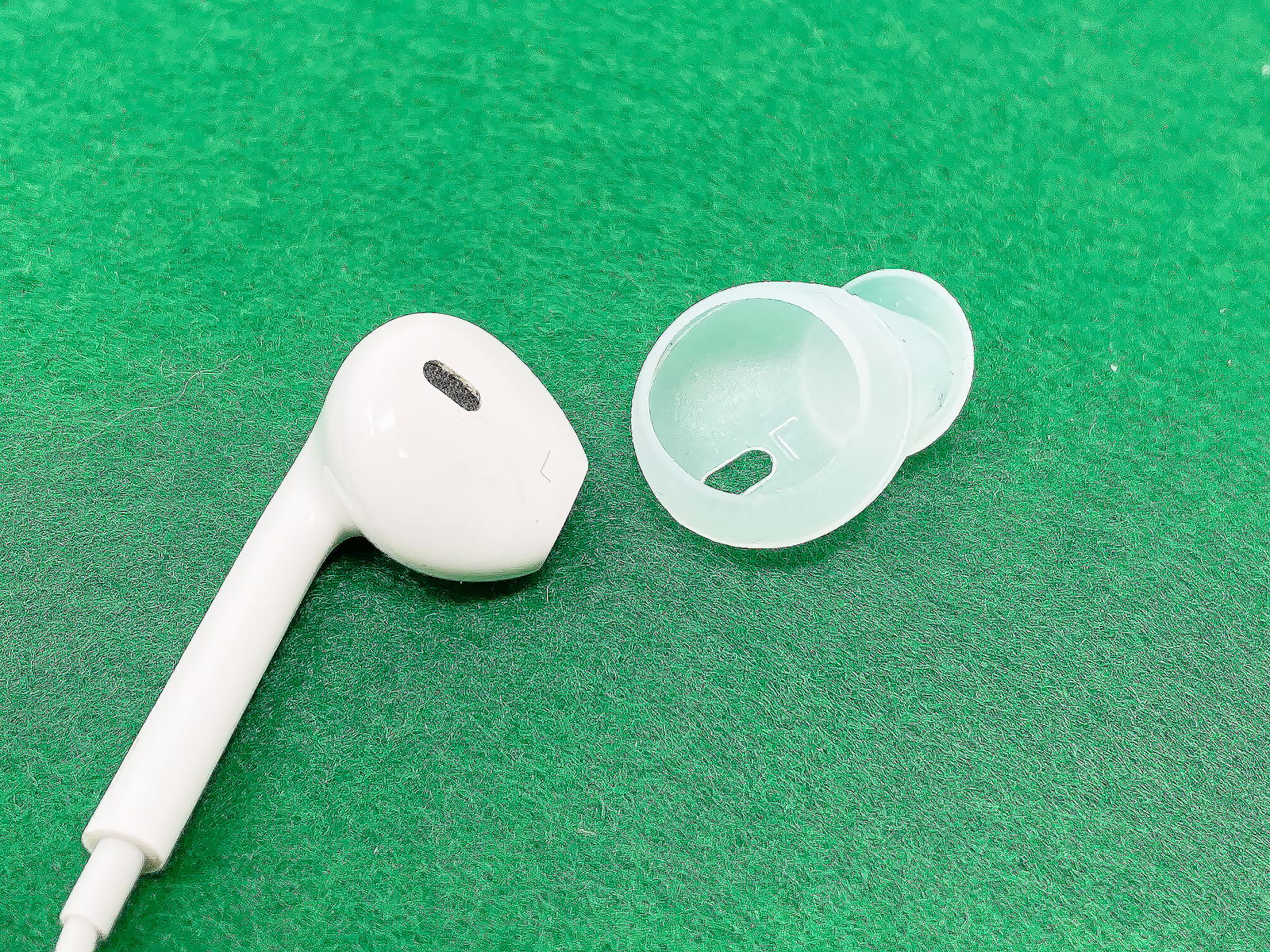 EarPodsのイヤーピースにぴったりの形状。