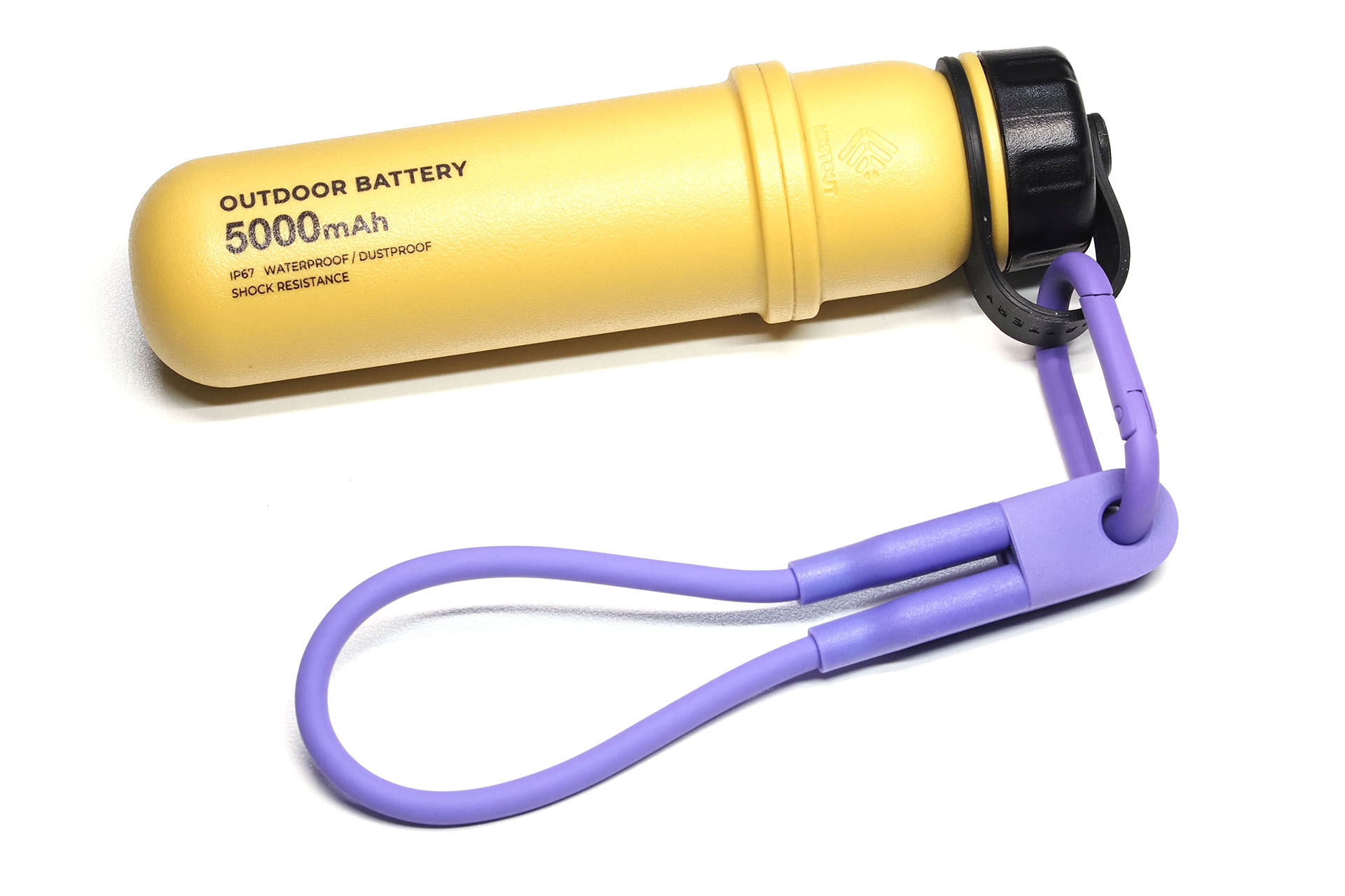 ケーブルとホルダーはこのように合体し、バッグやモバイルバッテリーに掛けておける。