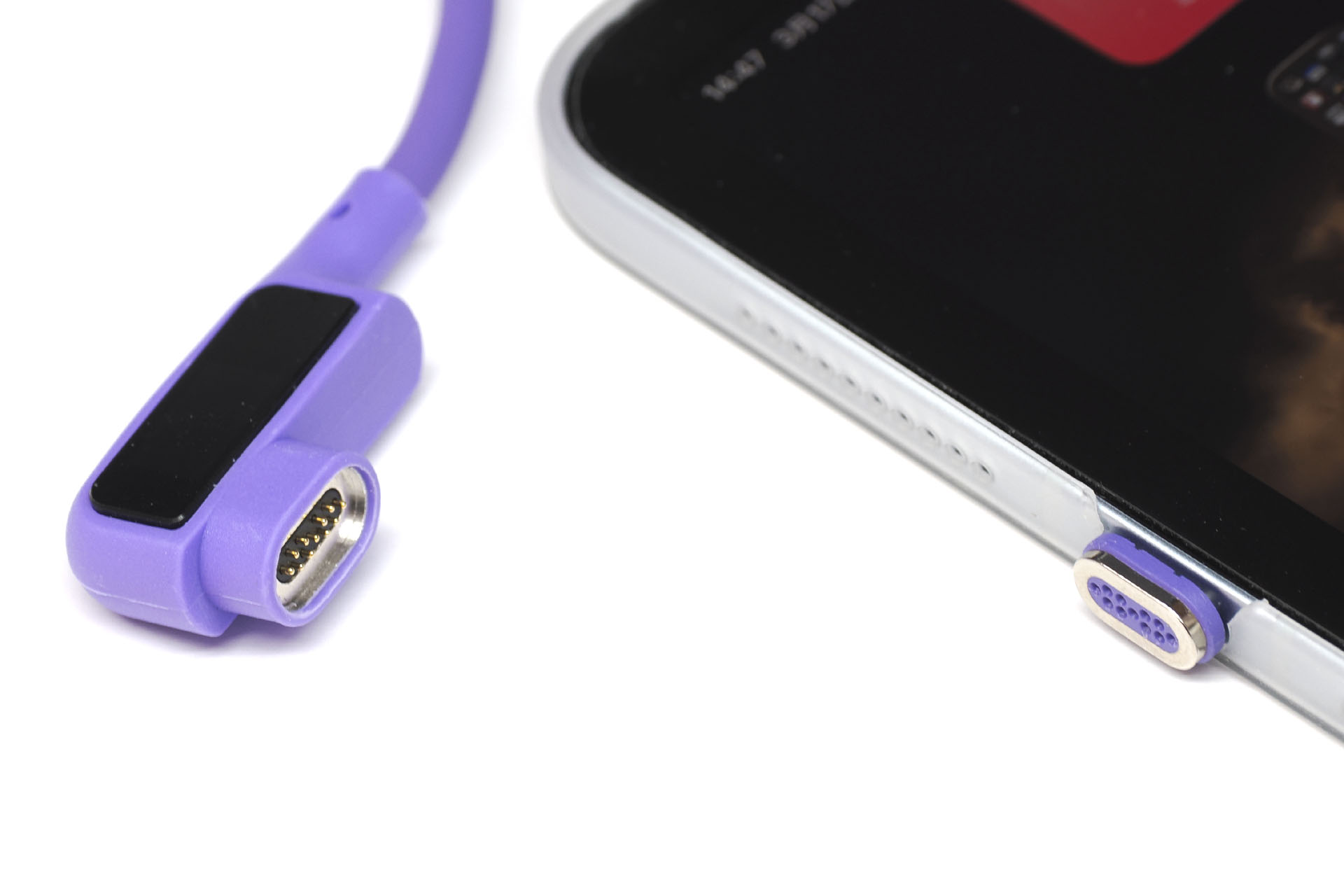 ケーブルのディスプレイ側USB-C端子はマグネット着脱式。なので端末に挿しっぱなしにして、ワンタッチで充電用ケーブルと端子をマグネット着脱できる。