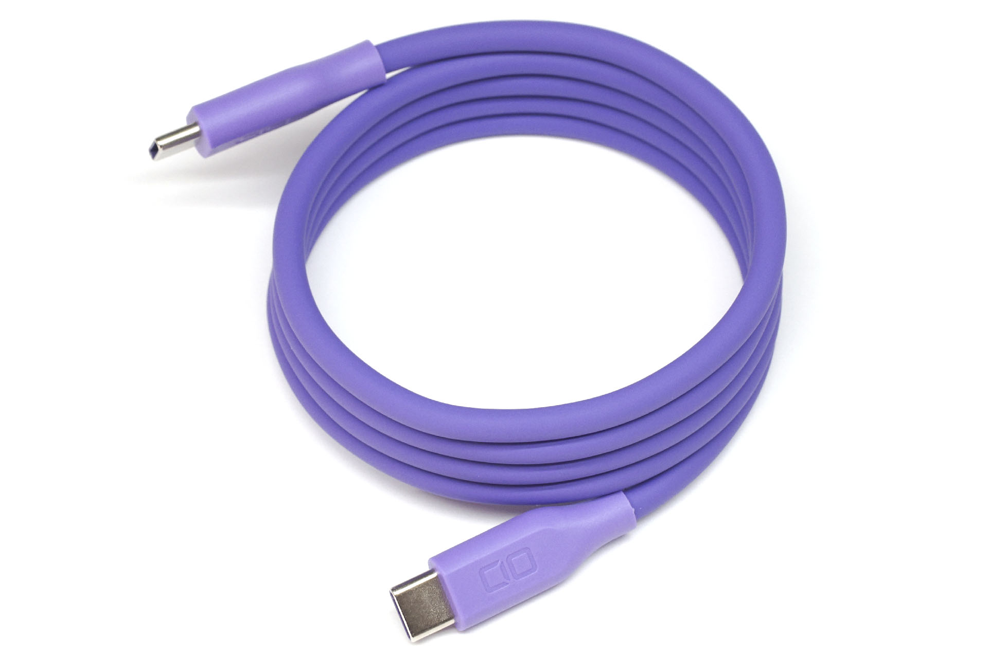 CIO「スパイラルシリコンケーブル CtoC 1m」は240W対応/USB2.0（最大480Mbps）対応のUSB-Cケーブル。非常に柔らかいケーブルで、マグネットにより自己吸着して丸くまとまる。価格は2180円。
