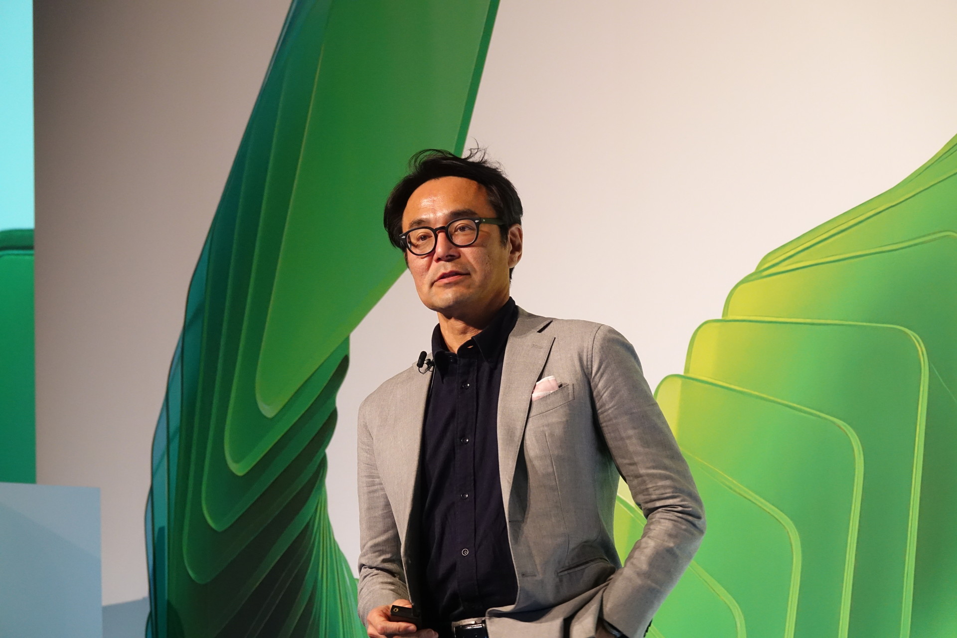 左＝KDDIの藤井彰人氏