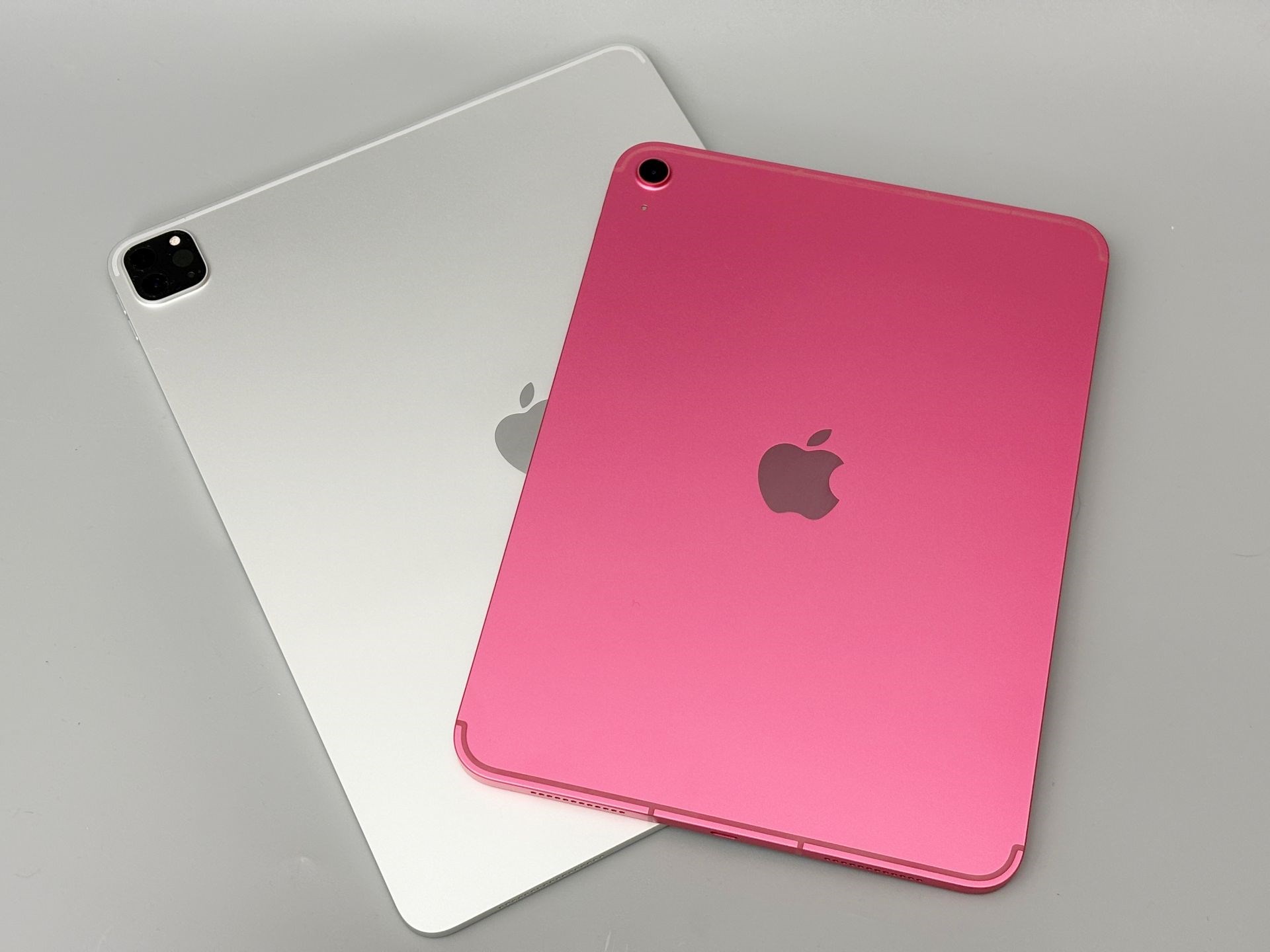 こうやって並べてみると、iPad Pro 12.9-inch（第4世代）の大きさが際立つ