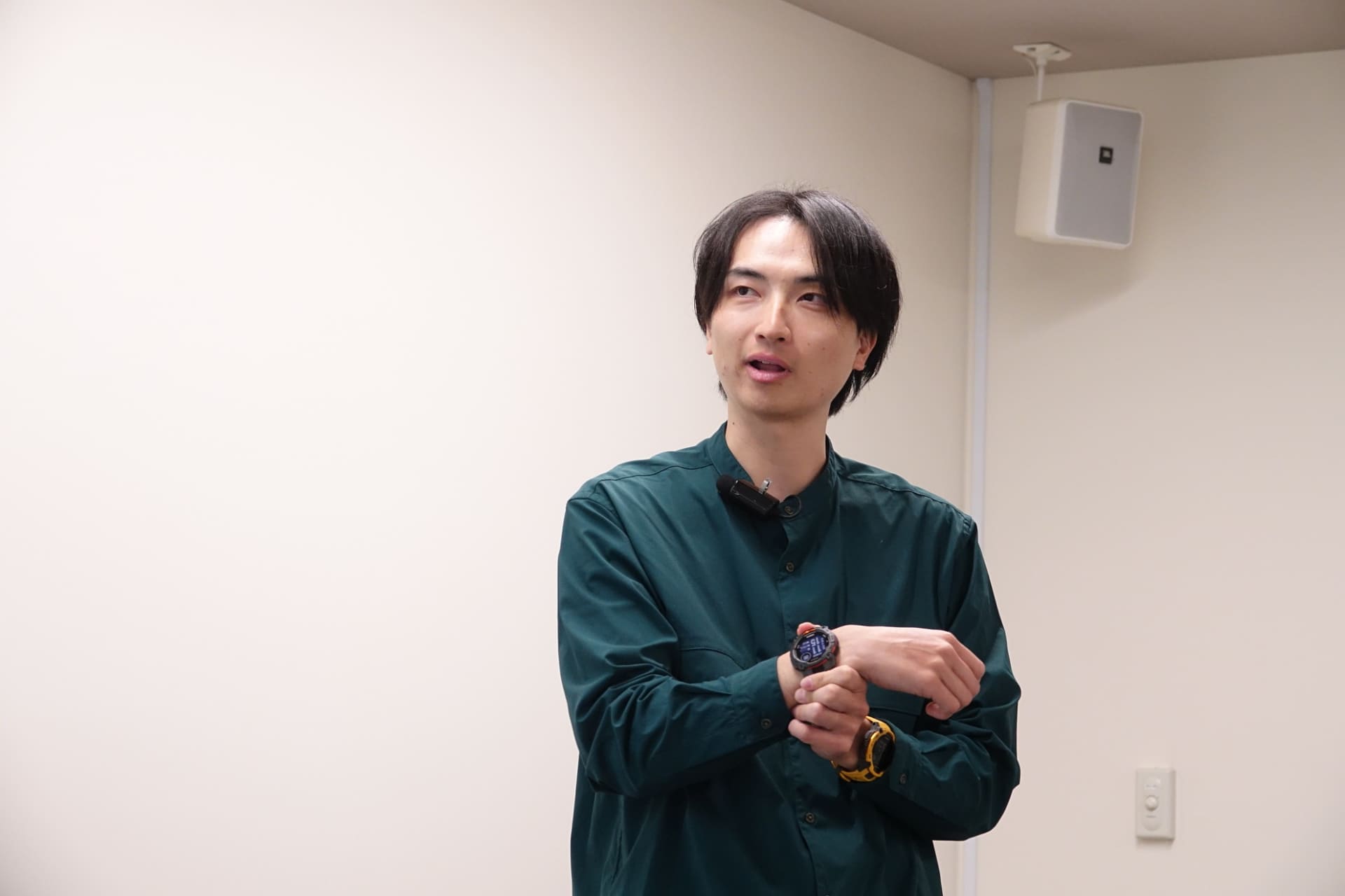 伊藤氏、DUAL POWERモデルを2台身につけている