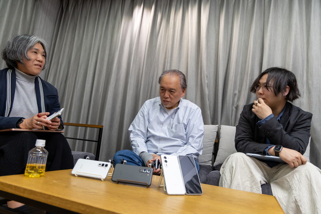 左から房野麻子氏、法林岳之氏、佐藤文彦氏