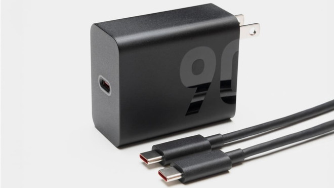 90Wの急速充電器が同梱されている本機