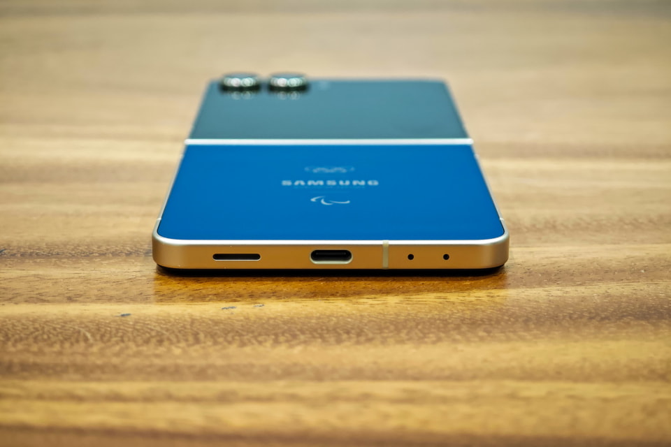 Samsung Galaxy Z Flip7 Olympic Edition」クイックフォトレビュー