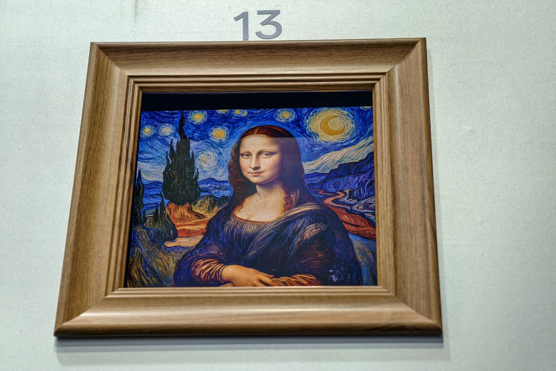 正解は13番。写真では折り目は分かりにくいが、実機でもほとんど視認できなかった