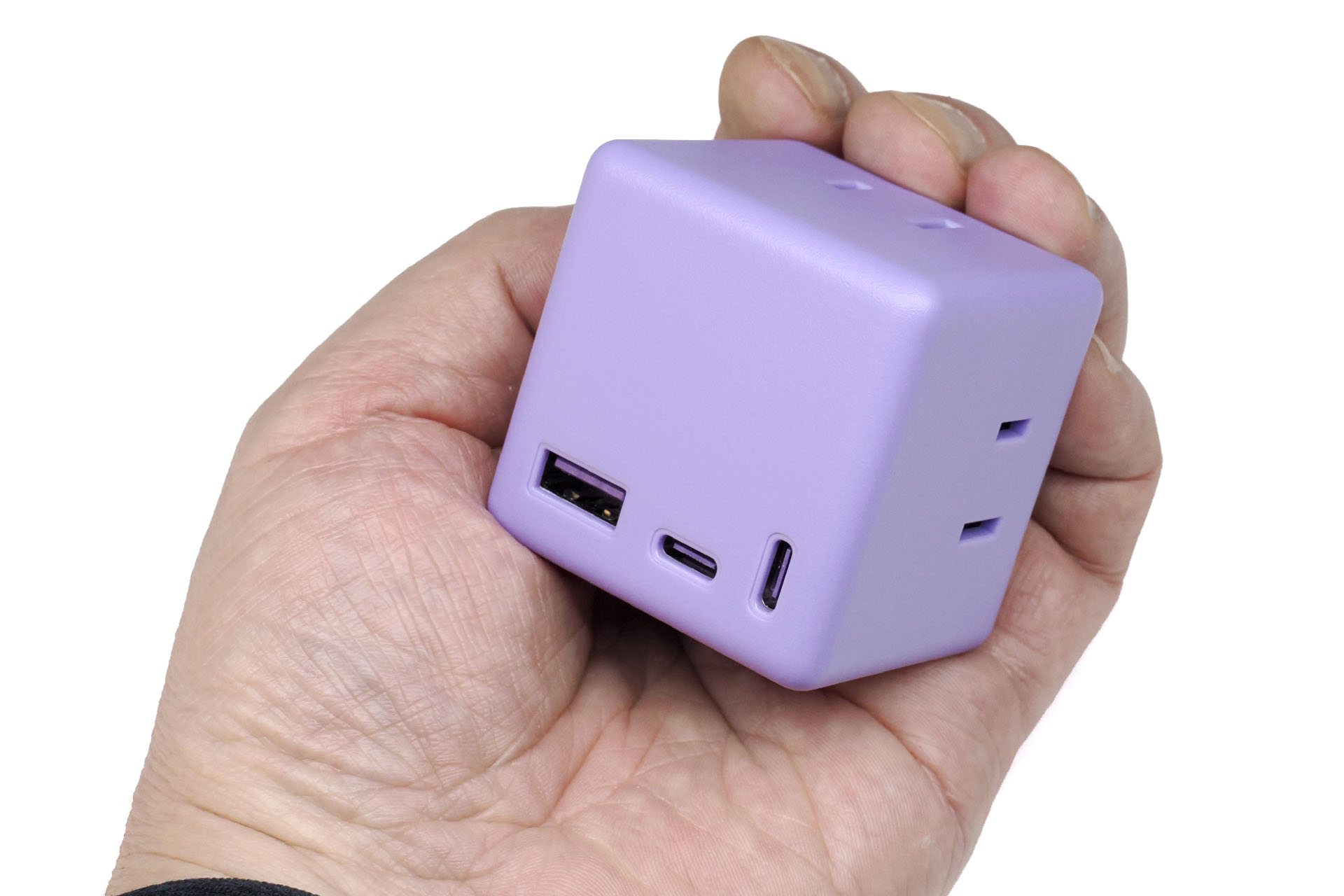 サイズは約50×50×44.1mmで、重さは約85g。ポケットに入れると嵩張るサイズだが、軽量でそこそこ小型なのでモバイルにも向く。
