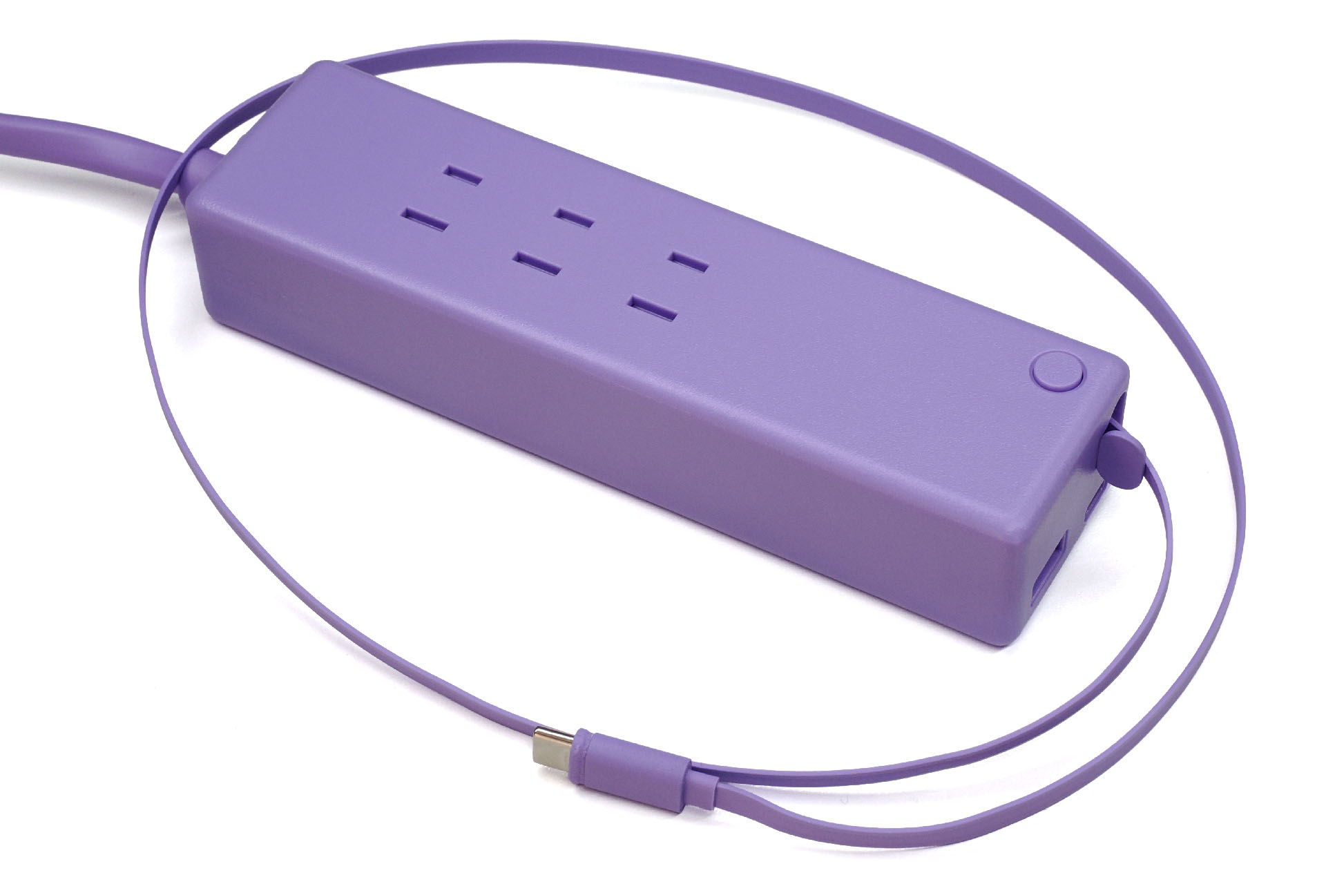 USB出力は最大20W。給電用USBポートのひとつはコードリール式（巻き取り式）のUSB-Cケーブルとなっている。ボタンを押せばUSB-Cプラグがシャキッと出てくるタイプで、ケーブル収納時はフタが閉まる。