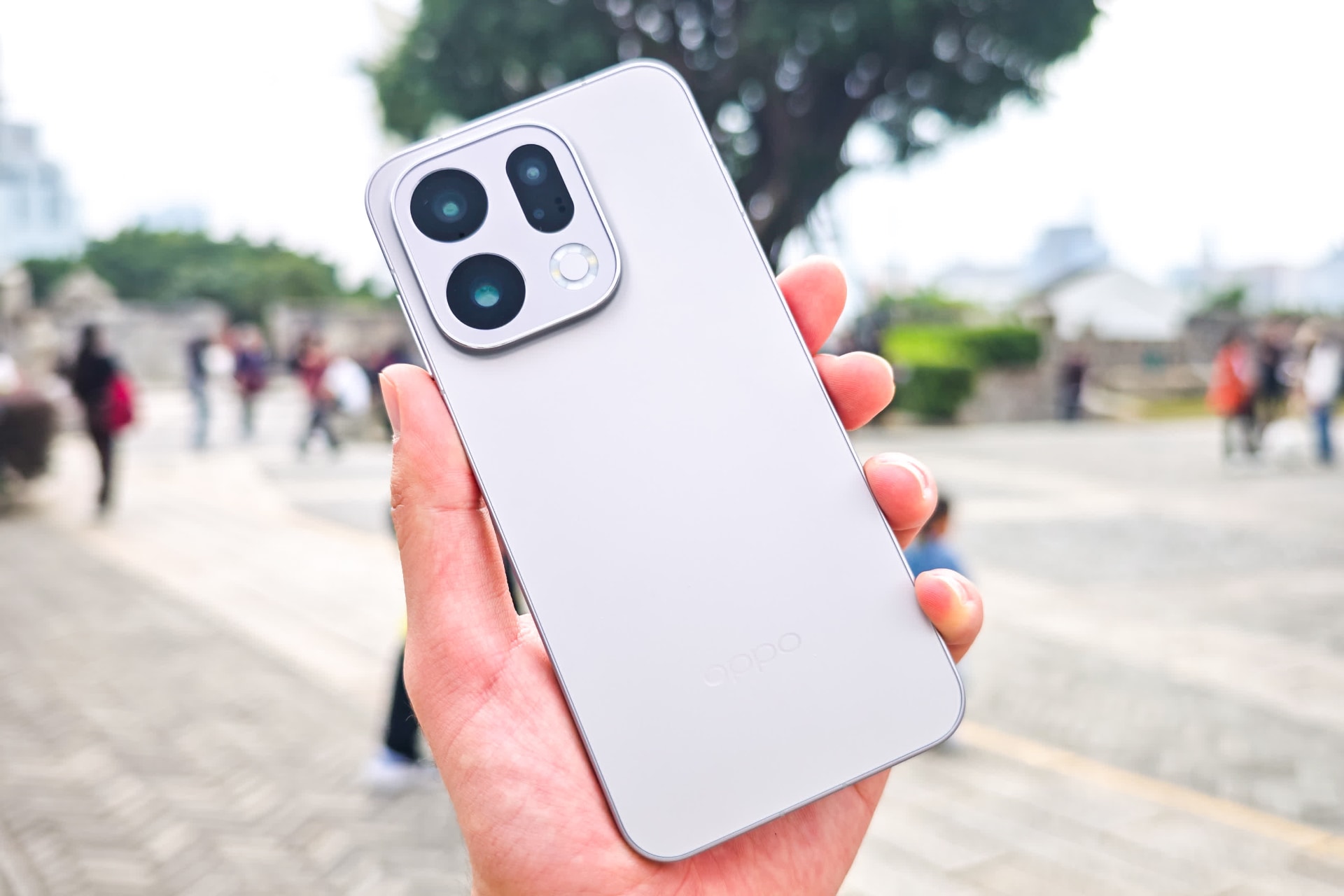 「OPPO Find X9」がiPhoneとAirDropでの送受信に対応