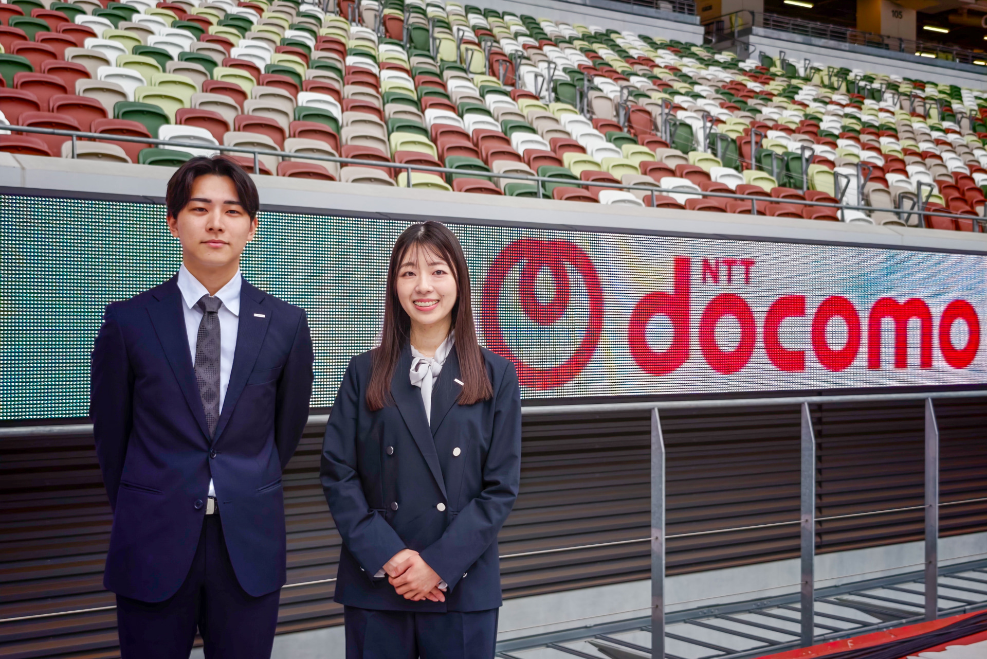 新入社員の鈴木珠蓮氏と中西響氏