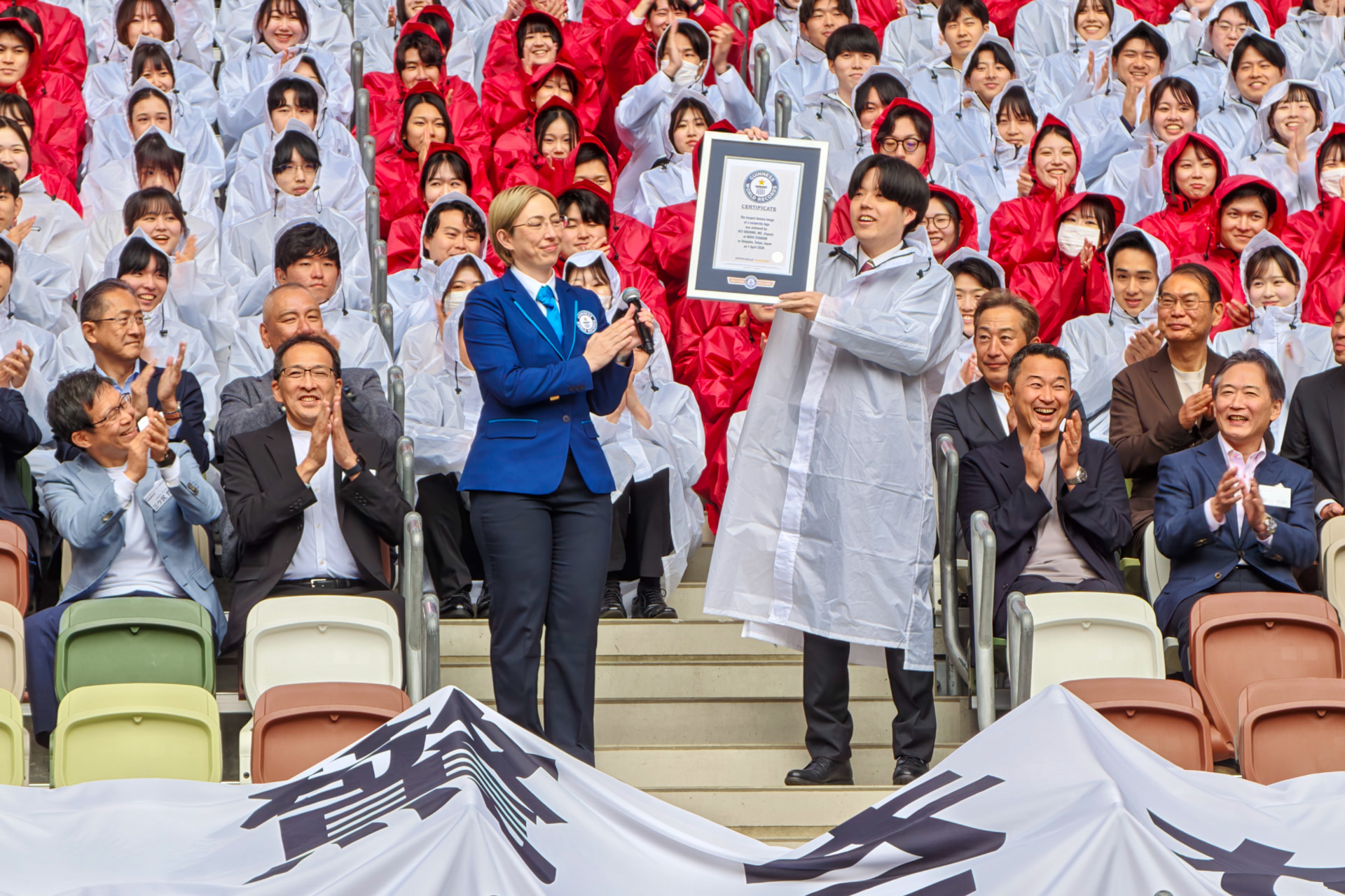 認定証授与の様子