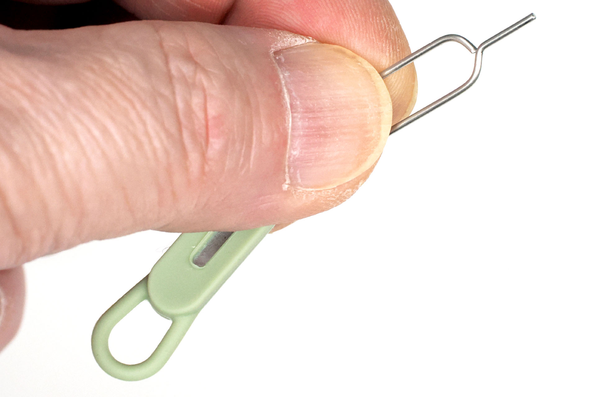 グッズ部分により「SIMピンを落としにくくなる」という副次的効果もある。