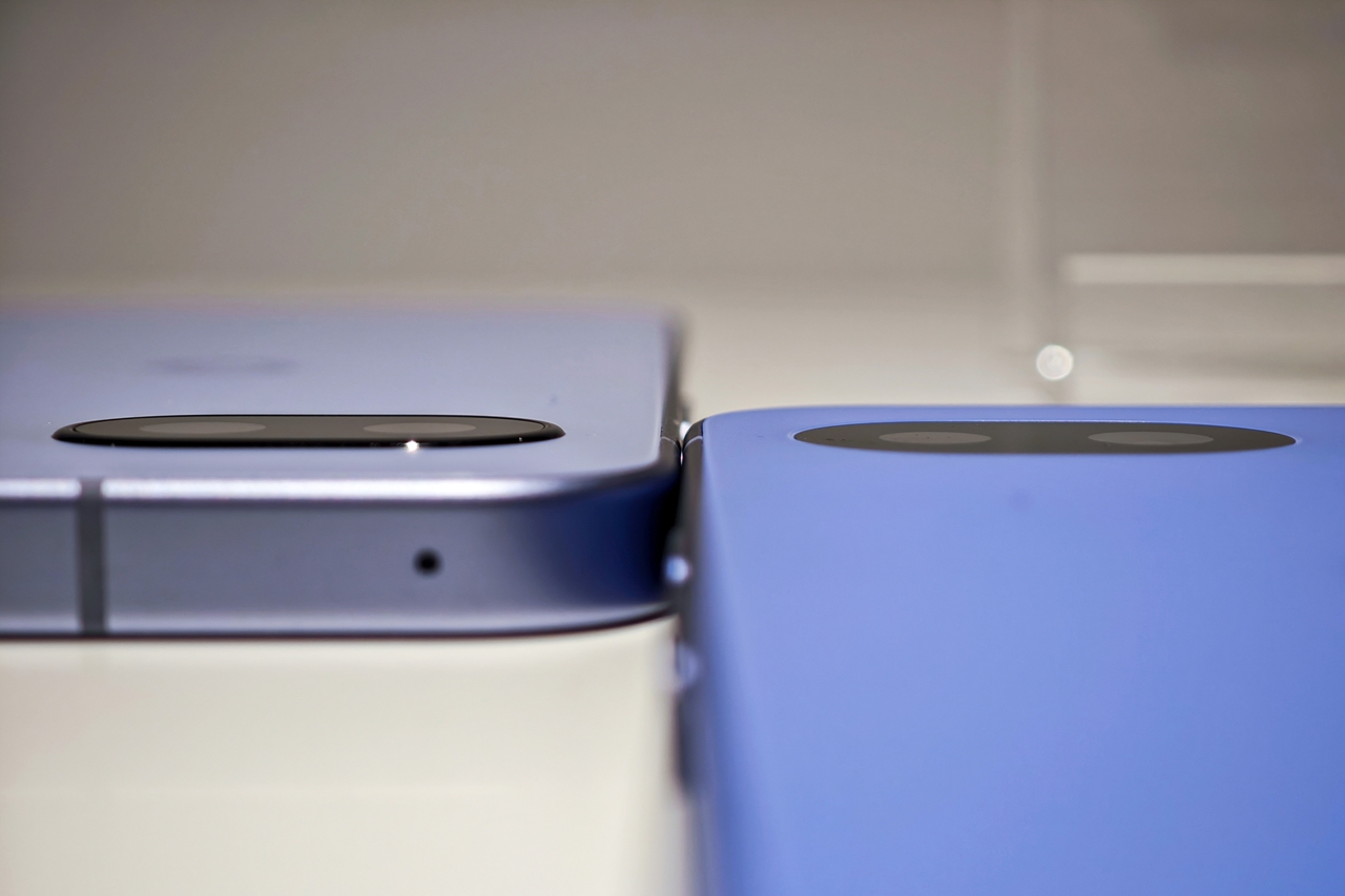 左＝Google Pixel 9a、右＝Google Pixel 10a