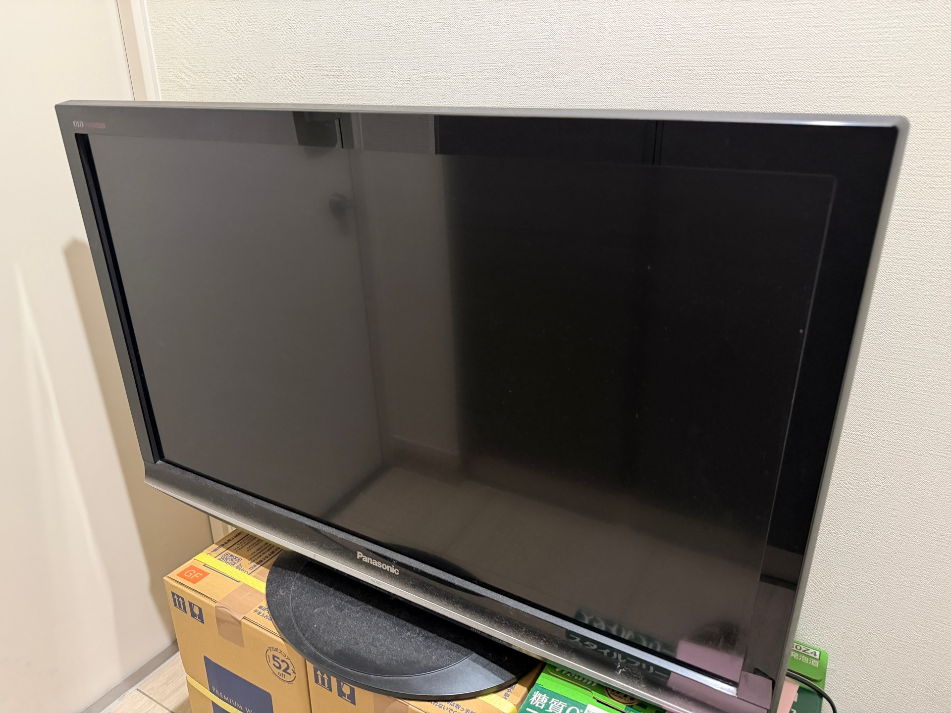 以前使っていたパナソニック製のテレビ。品番をビジュアルインテリジェンスで調べたところ、2009年発売とのことだ