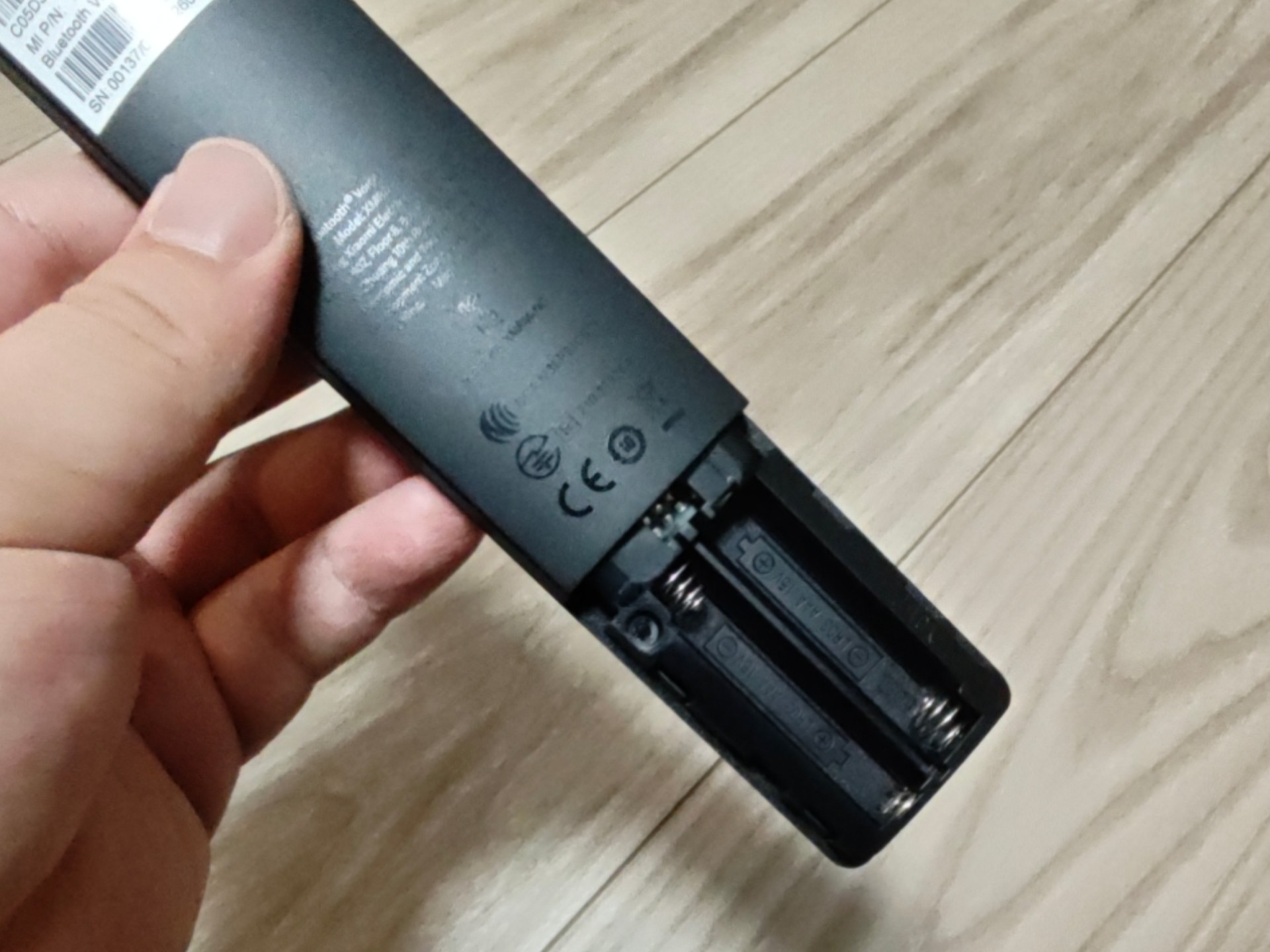 動作には単4電池が2本必要