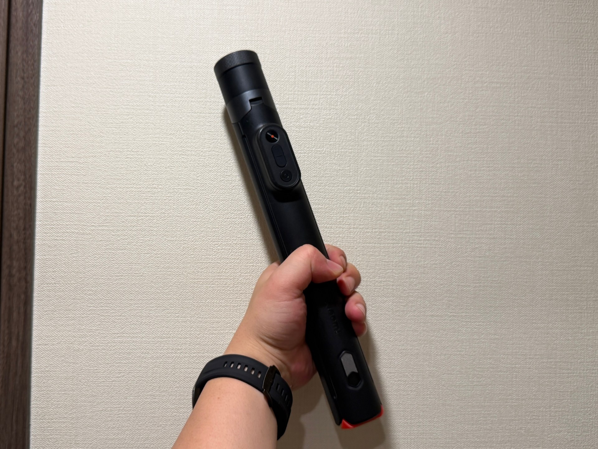 折り畳んだ状態ではそば打ちに使う麺棒くらいのサイズ感